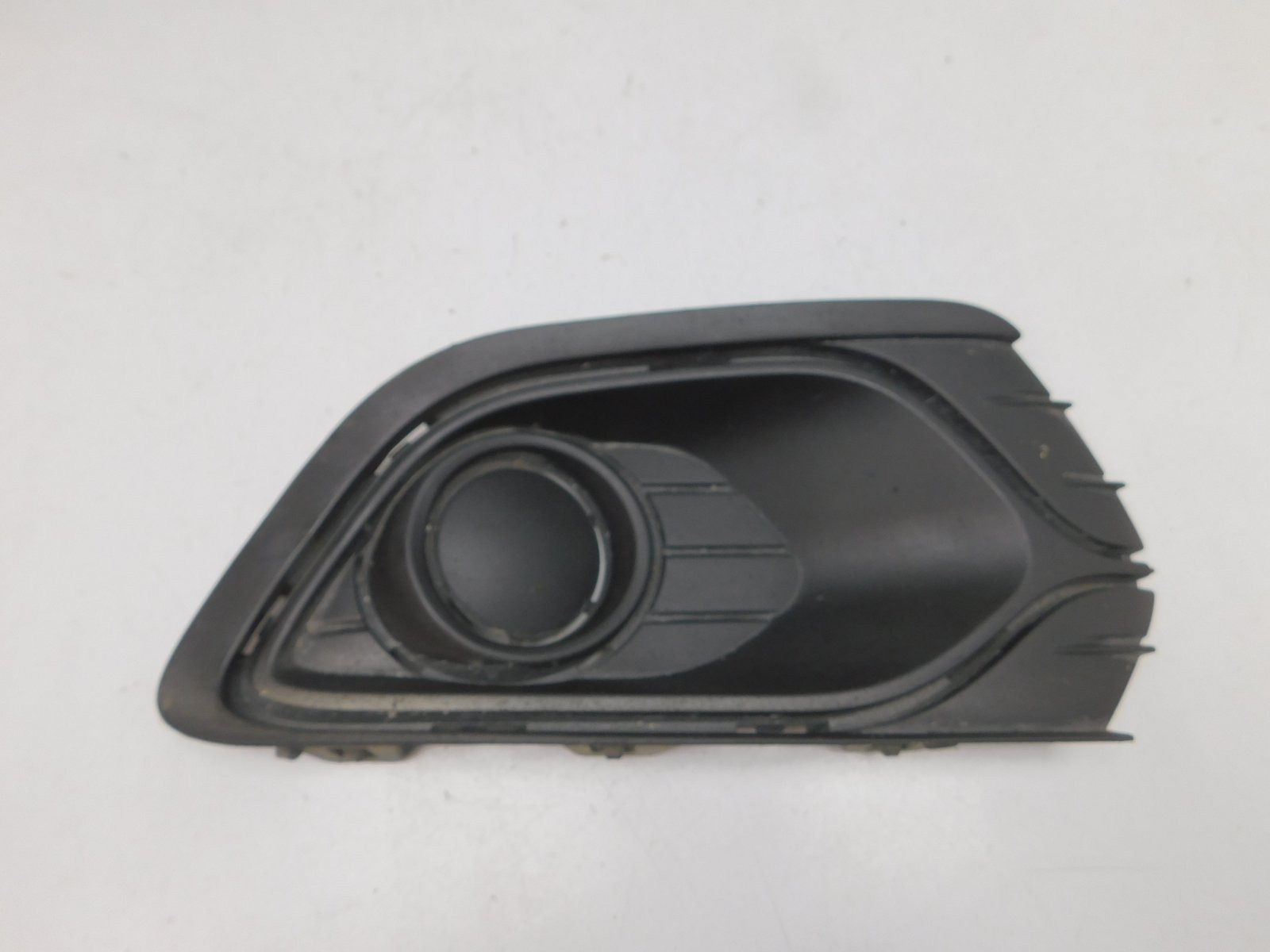 Решетка в бампер правая Renault Logan II 2014>