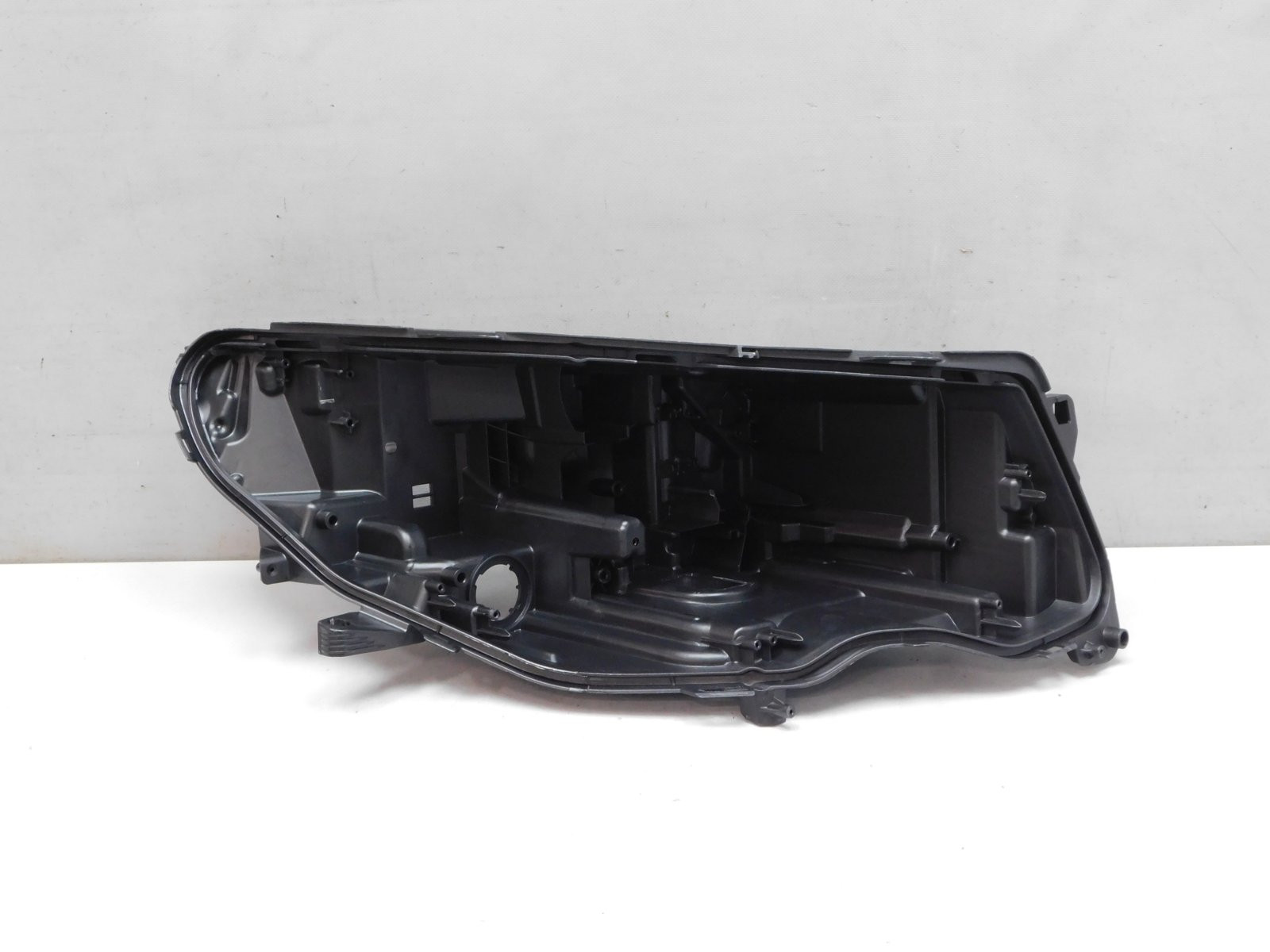 Корпус фары правой Land Rover Discovery Sport 2014>