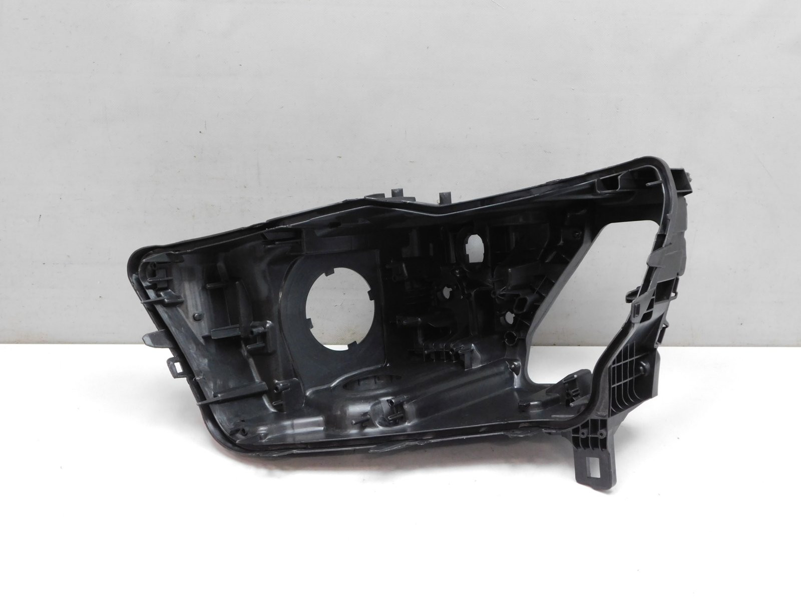 Корпус фары левой Audi Q3 2018>