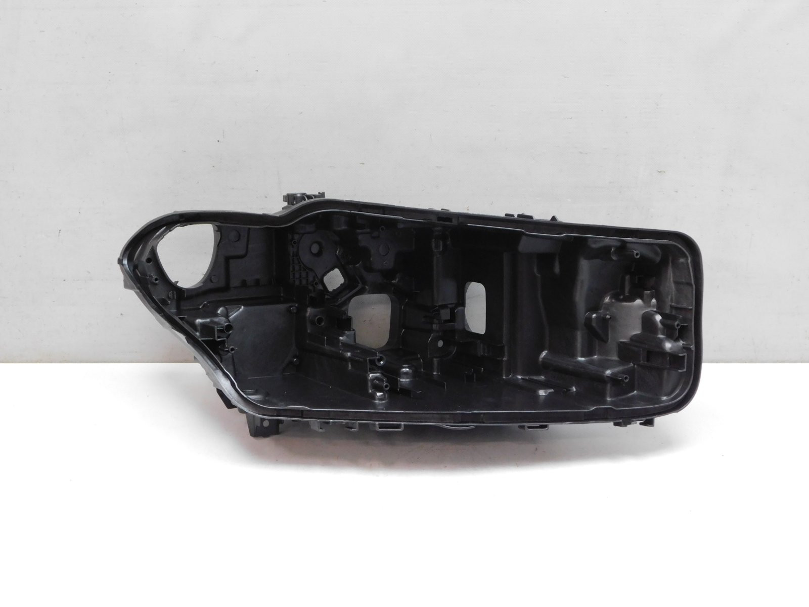 Корпус фары правой BMW 5-серия G30 2016>