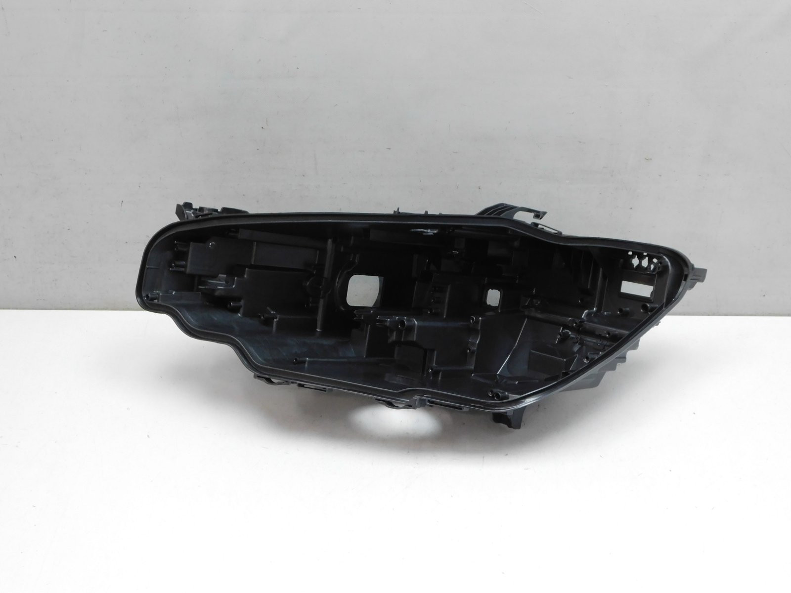 Корпус фары левой BMW 8 серия G14/G15/G16 2018>