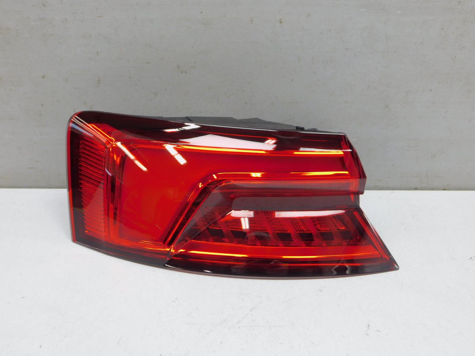 Фонарь задний наружный левый Audi A5/S5 2017>