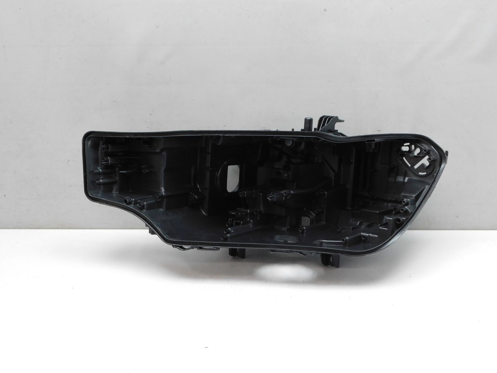 Корпус фары левой BMW X7 G07 2018>