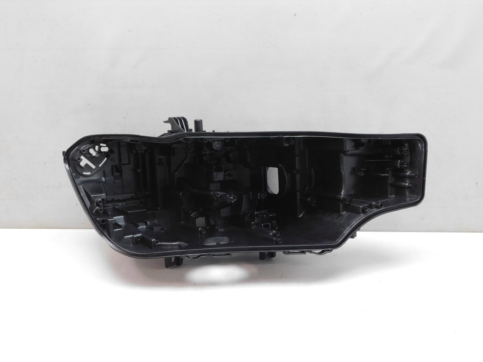 Корпус фары правой BMW X7 G07 2018>