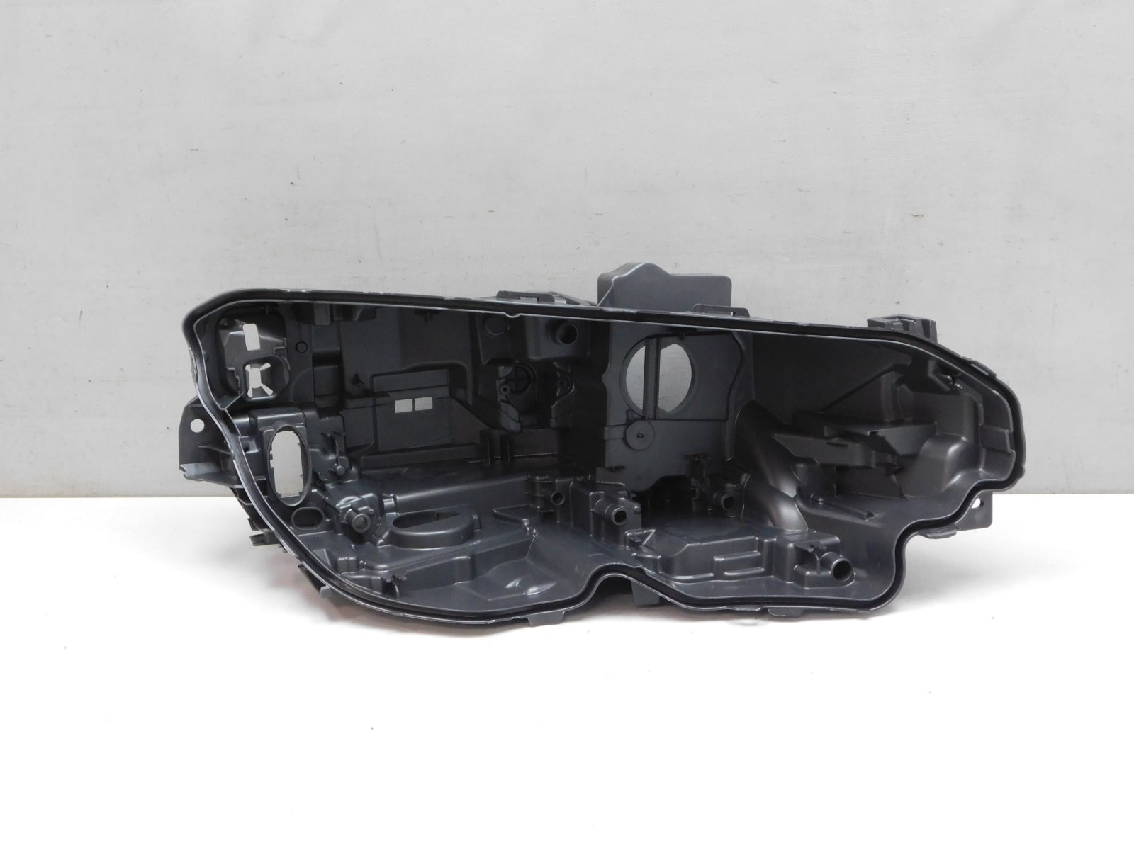 Корпус фары правой Volvo V90 Cross Country 2017>