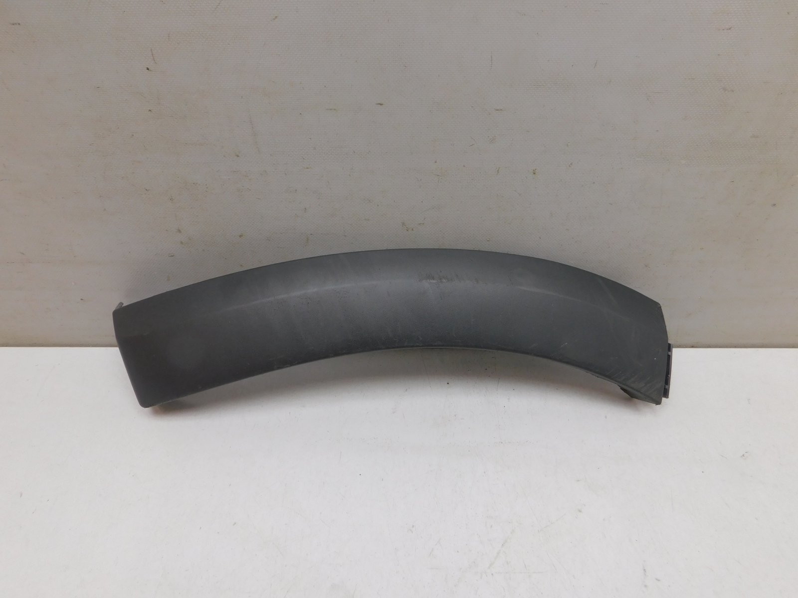 Накладка переднего бампера Renault Sandero 2014>