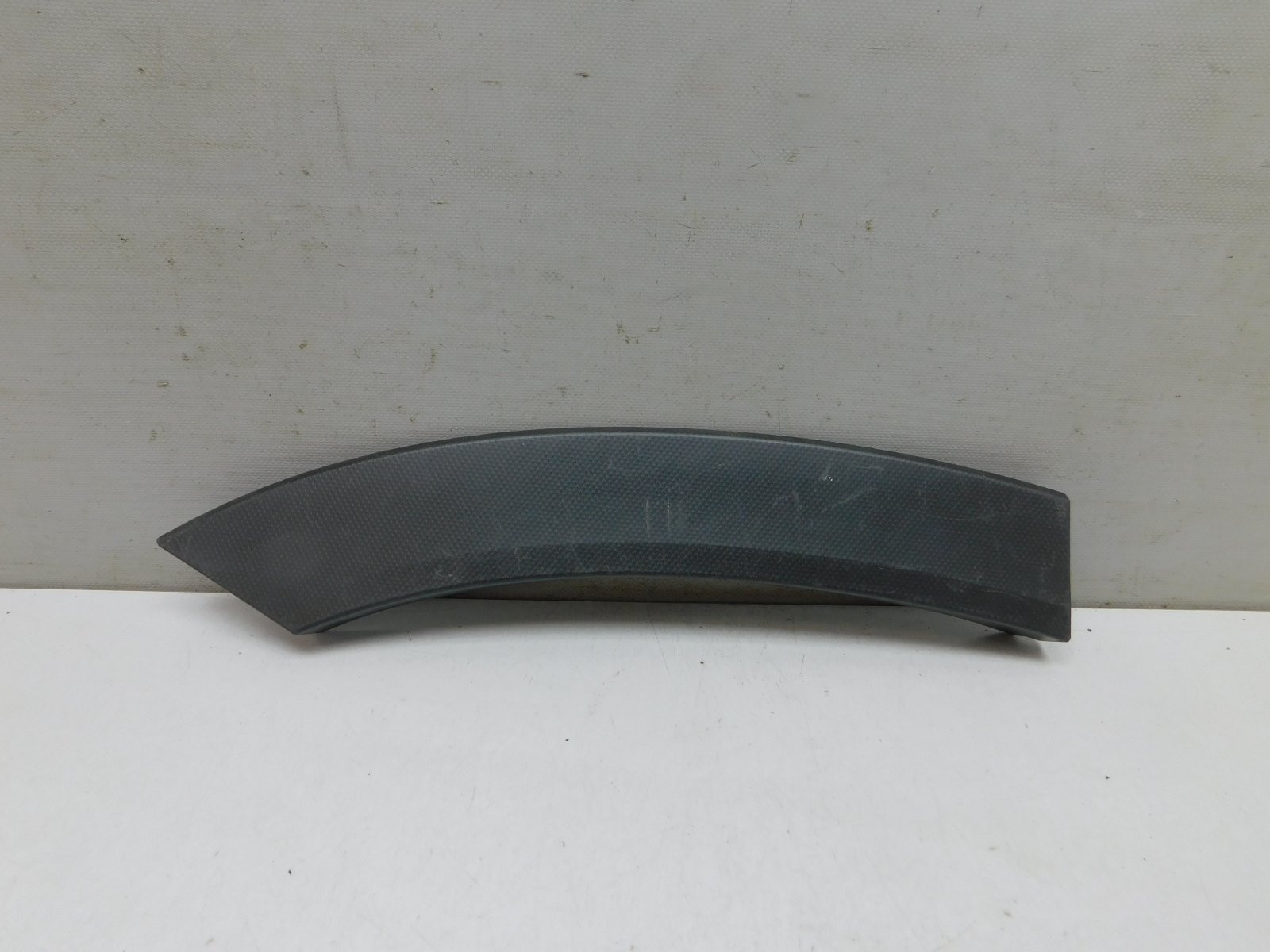 Накладка крыла заднего  правого Subaru Forester (S14) 2018>