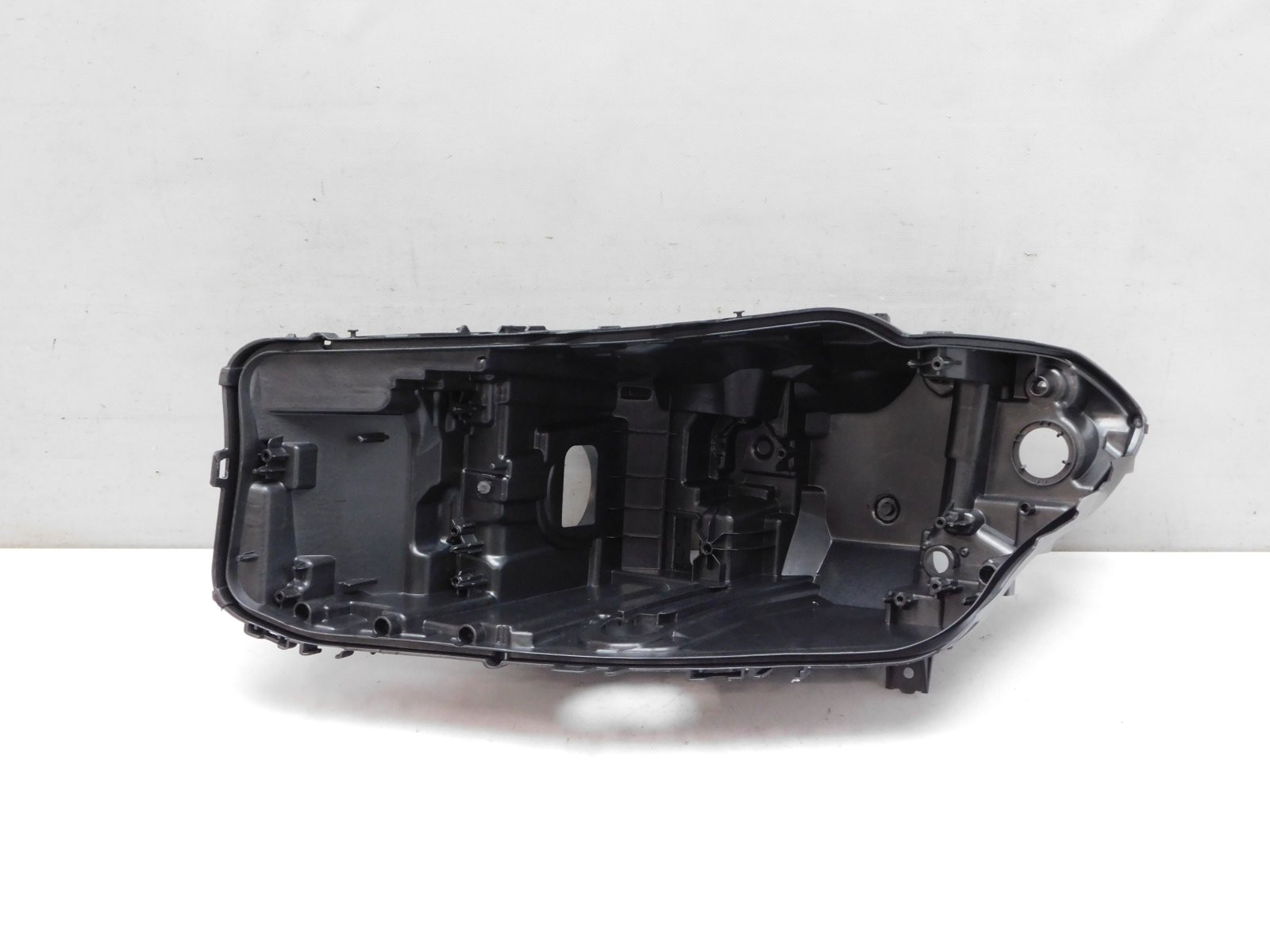 Корпус фары левой BMW 5-серия G30 2016>