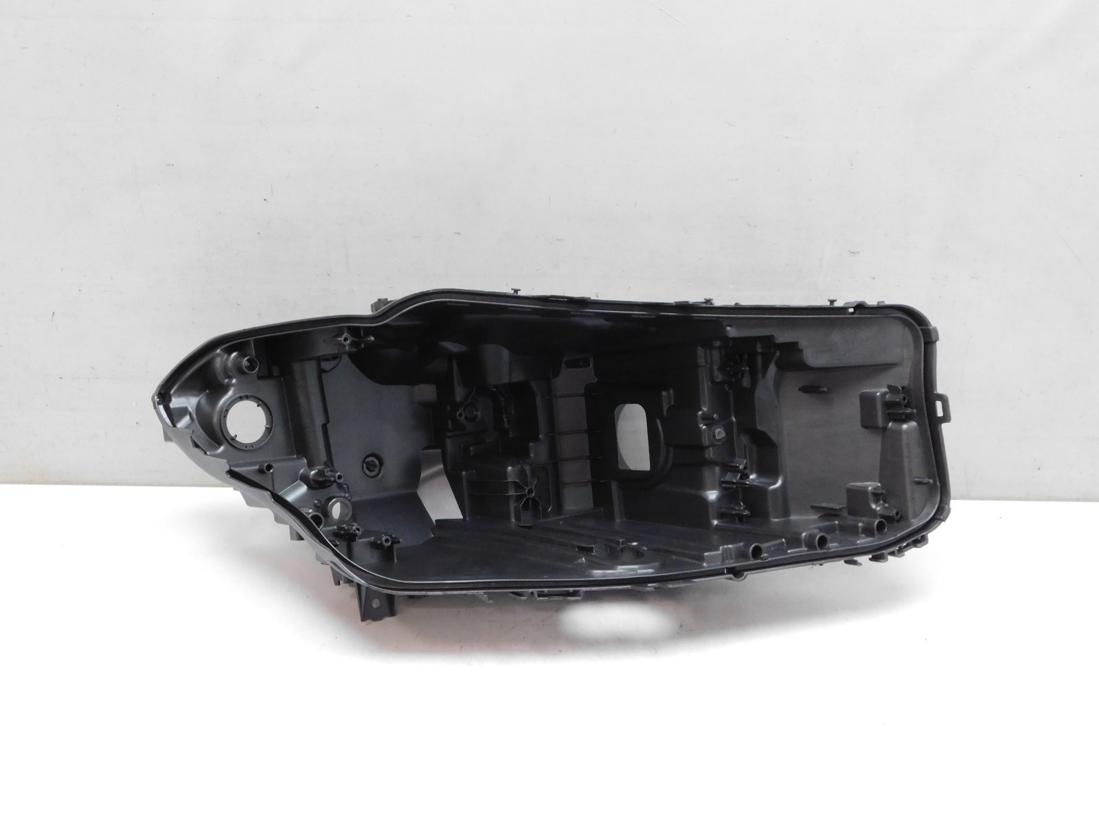 Корпус фары правой BMW 5-серия G30 2016>