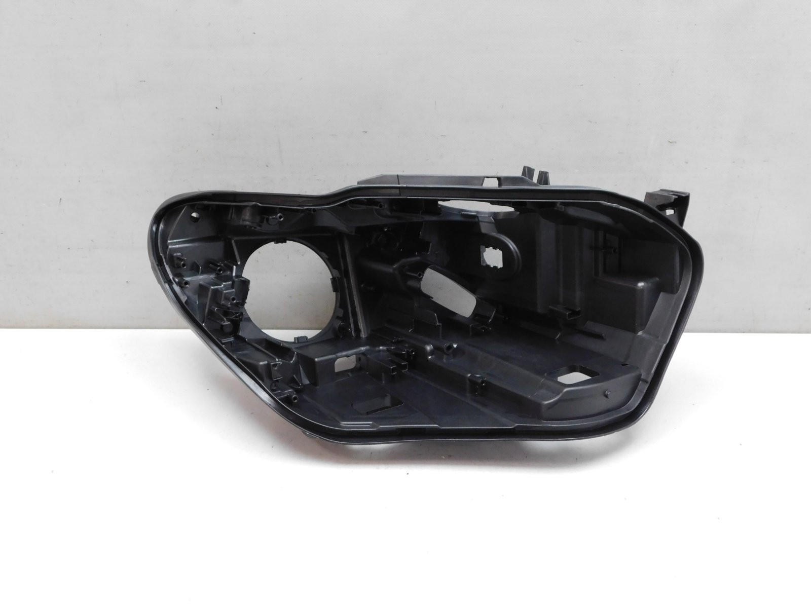 Корпус фары правой BMW 1-серия F20/F21 2011>