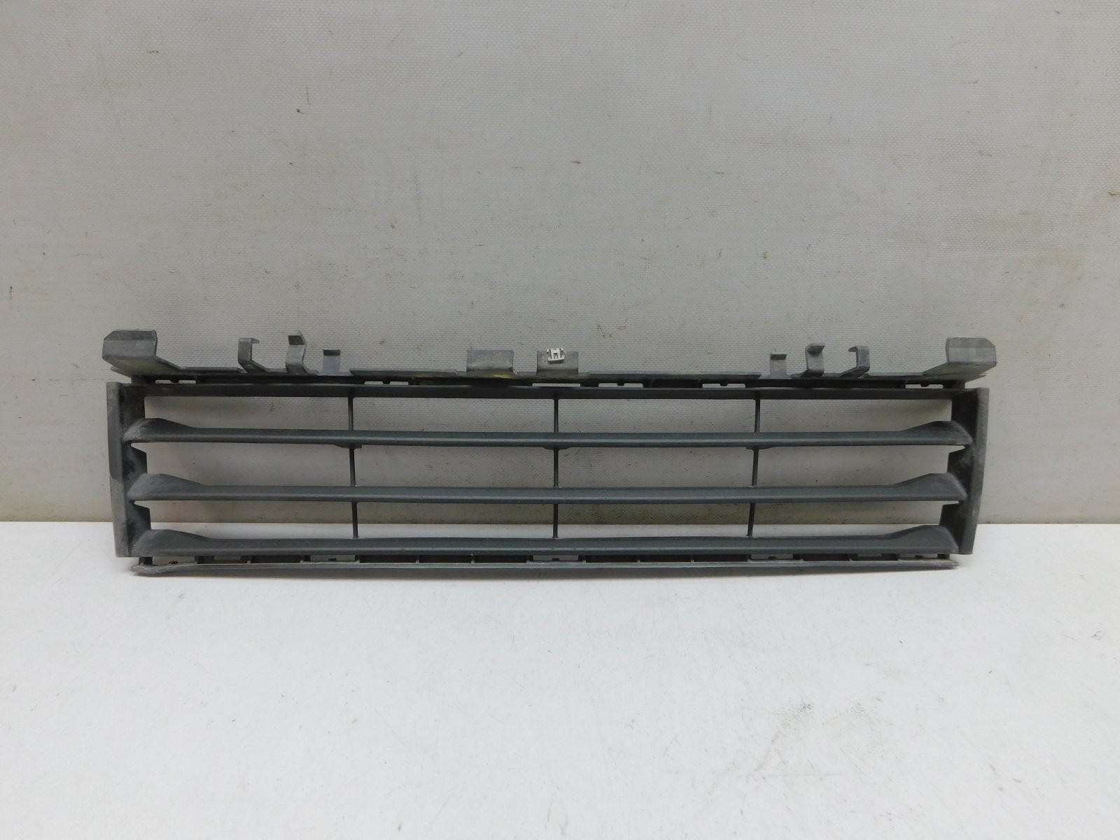 Решетка в бампер центральная BMW 5-серия G30 2016>