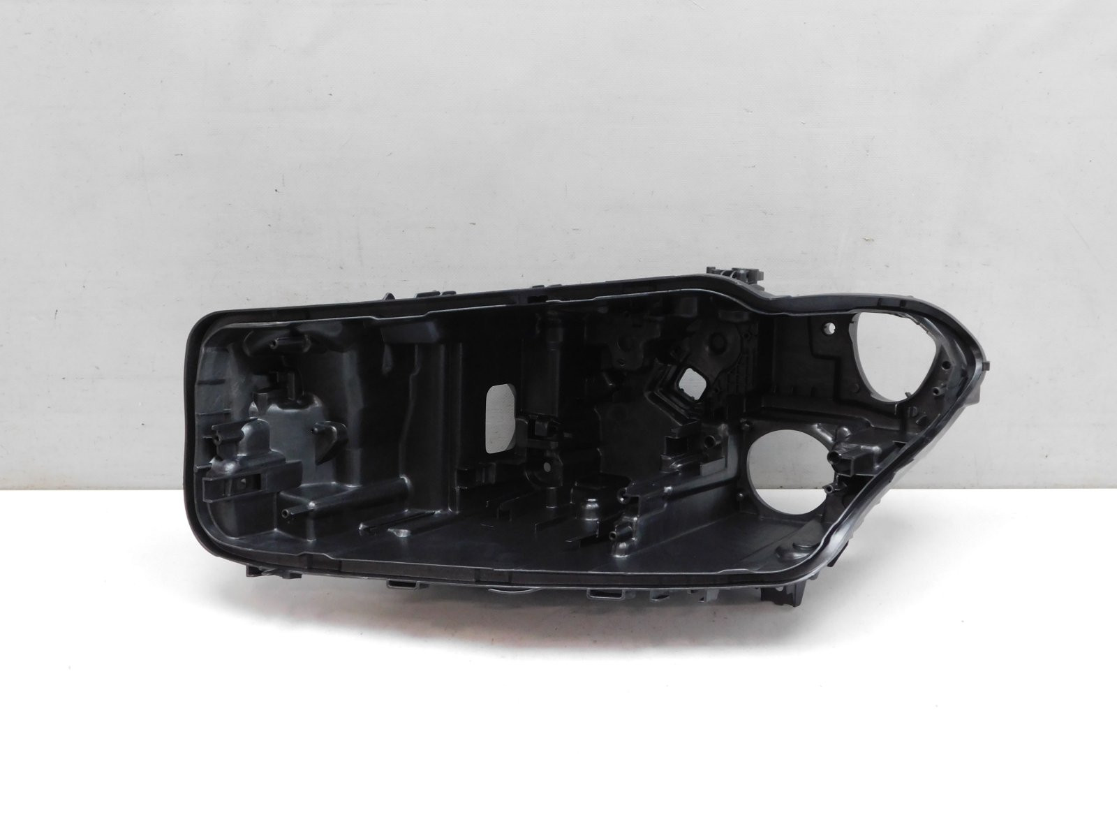 Корпус фары левой BMW 5-серия G30 2016>