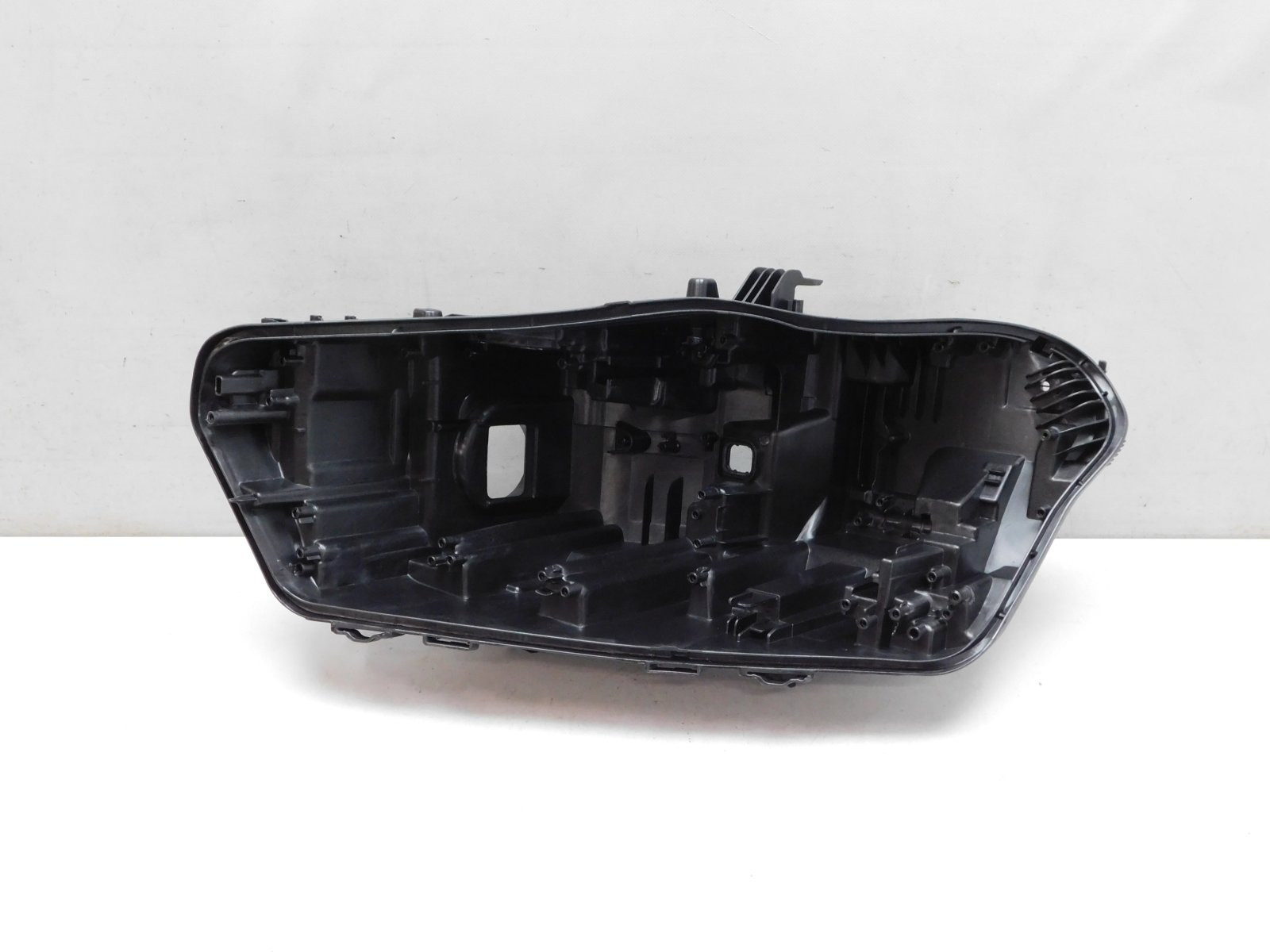 Корпус фары левой BMW X5 G05 2018>