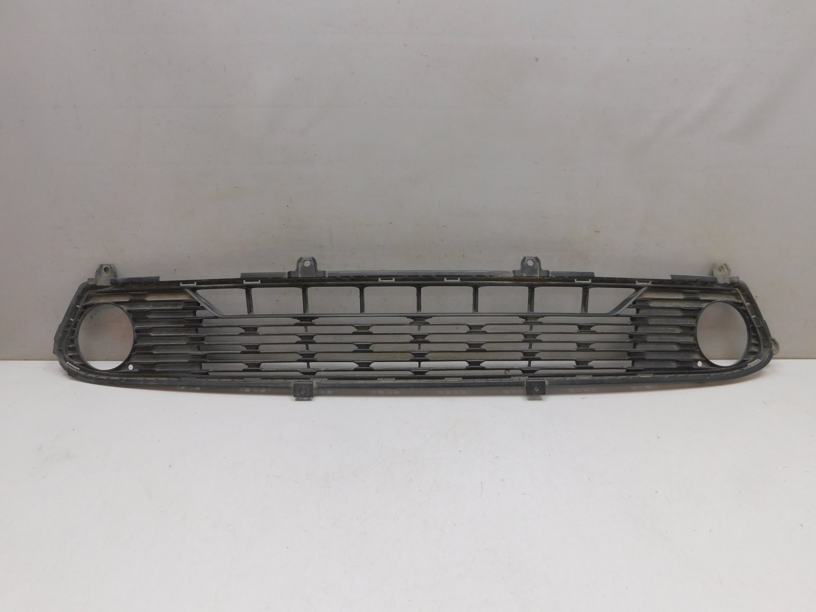 Решетка в бампер центральная Kia Ceed 2018>