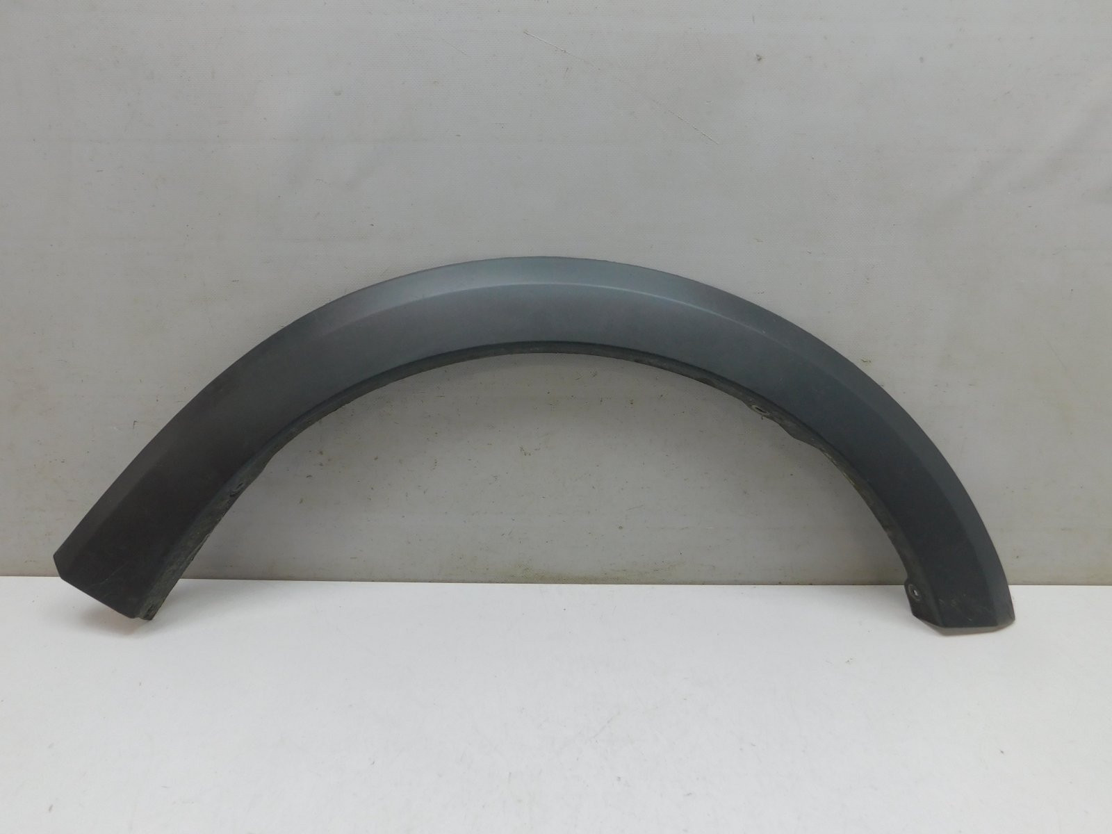 Накладка крыла переднего правого Renault Sandero 2014>