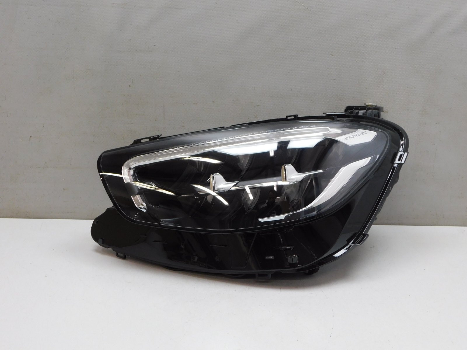 Фара левая Mercedes-Benz E-Klasse W213 2016>