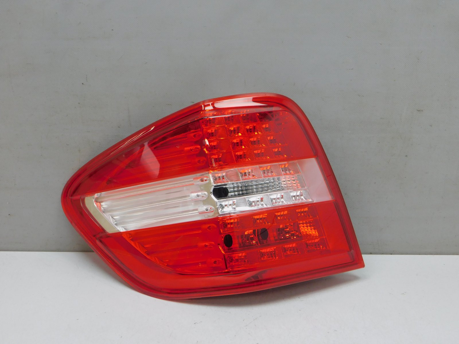 Фонарь задний левый Mercedes-Benz M-Klasse (ML) W164 2005>