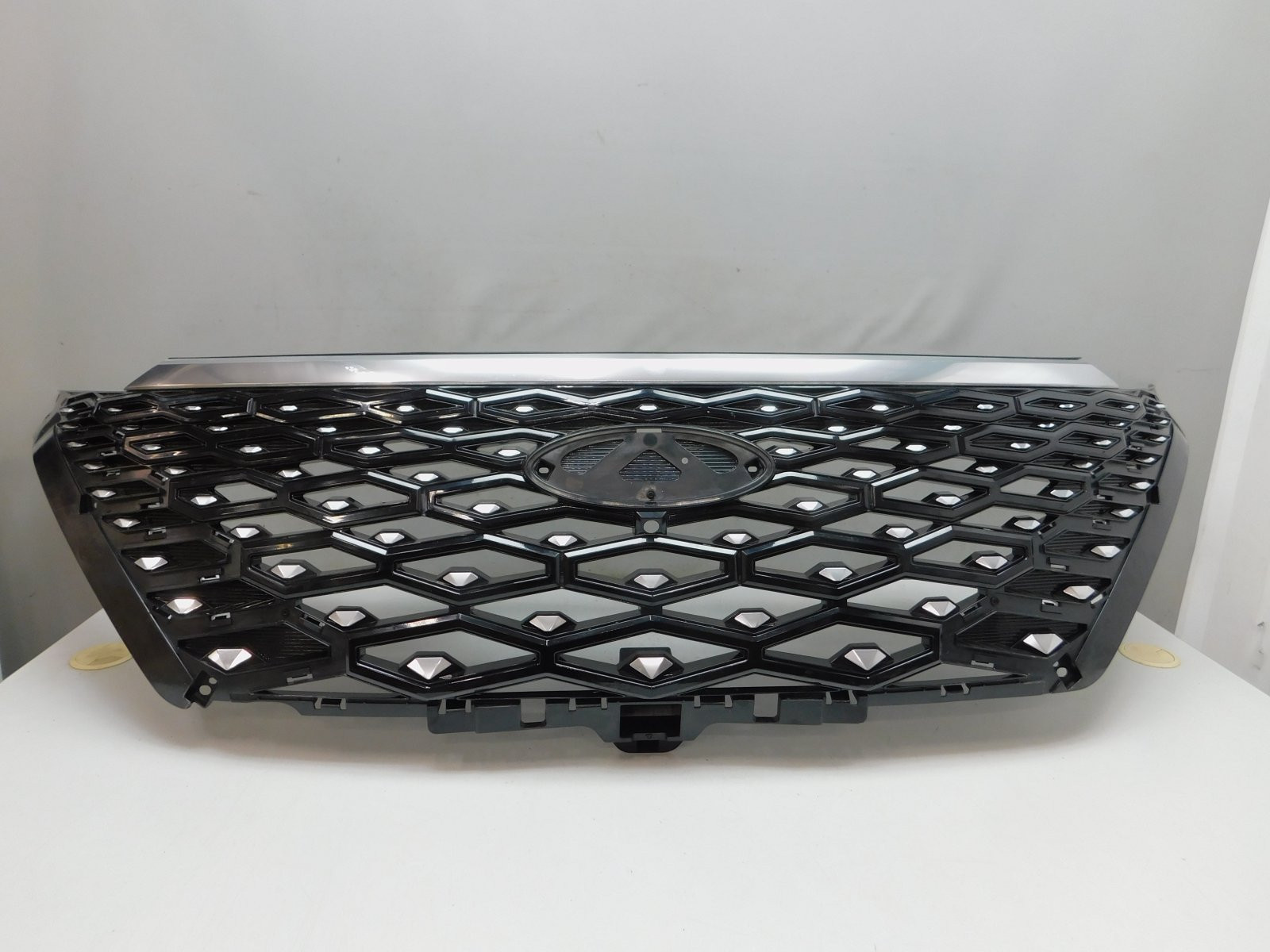 Решетка радиатора Omoda C5 2022>