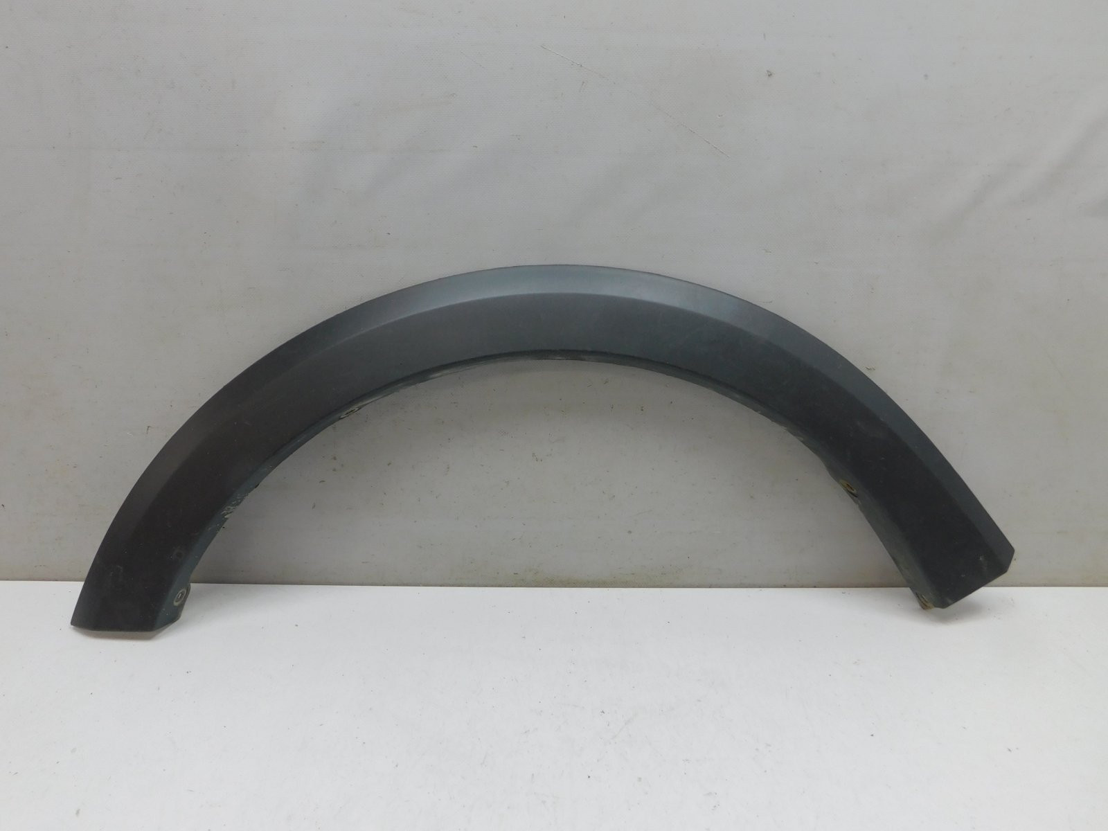 Накладка крыла переднего левого Renault Sandero 2014>