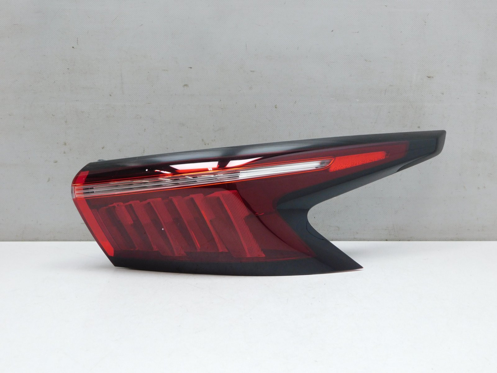 Фонарь задний наружный правый Omoda C5 2022>