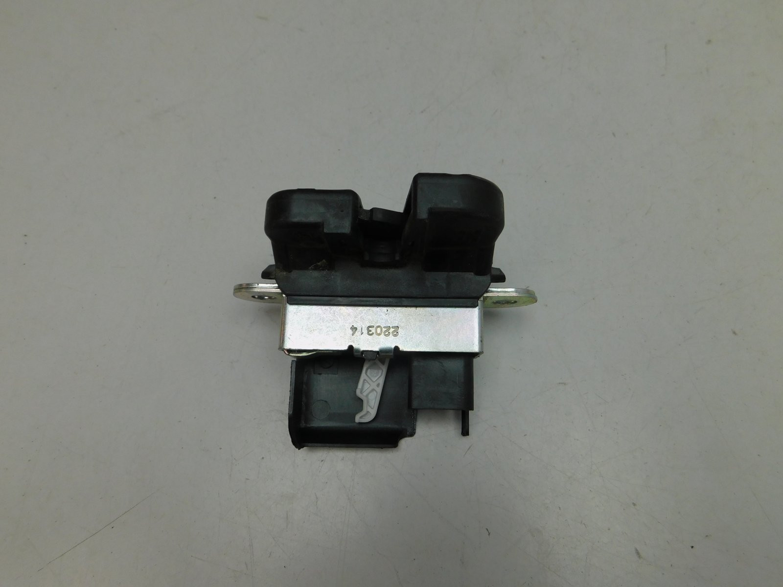 Замок багажника Volkswagen Golf VII 2012>