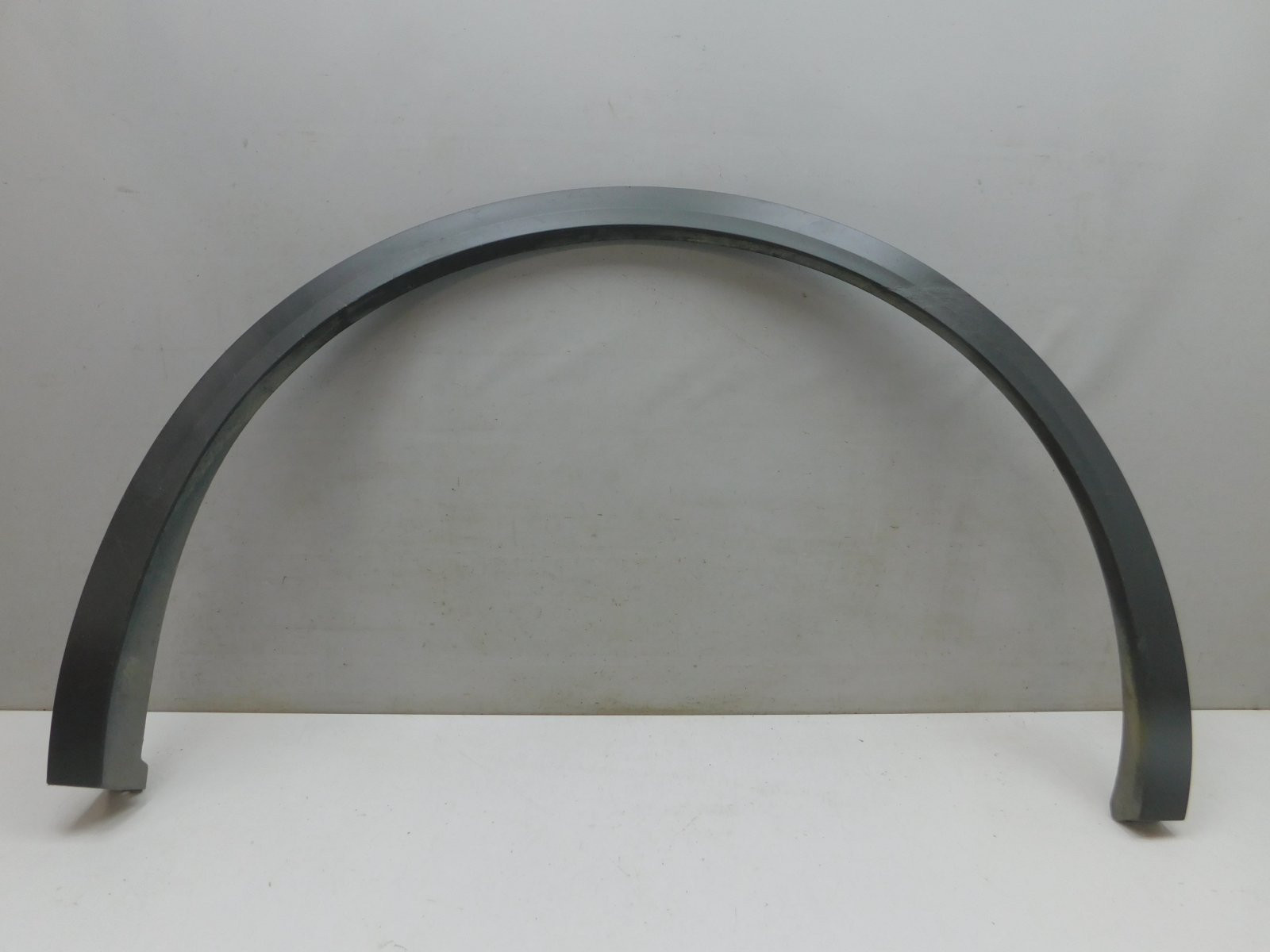 Накладка крыла заднего  левого Volkswagen Touareg 2018>