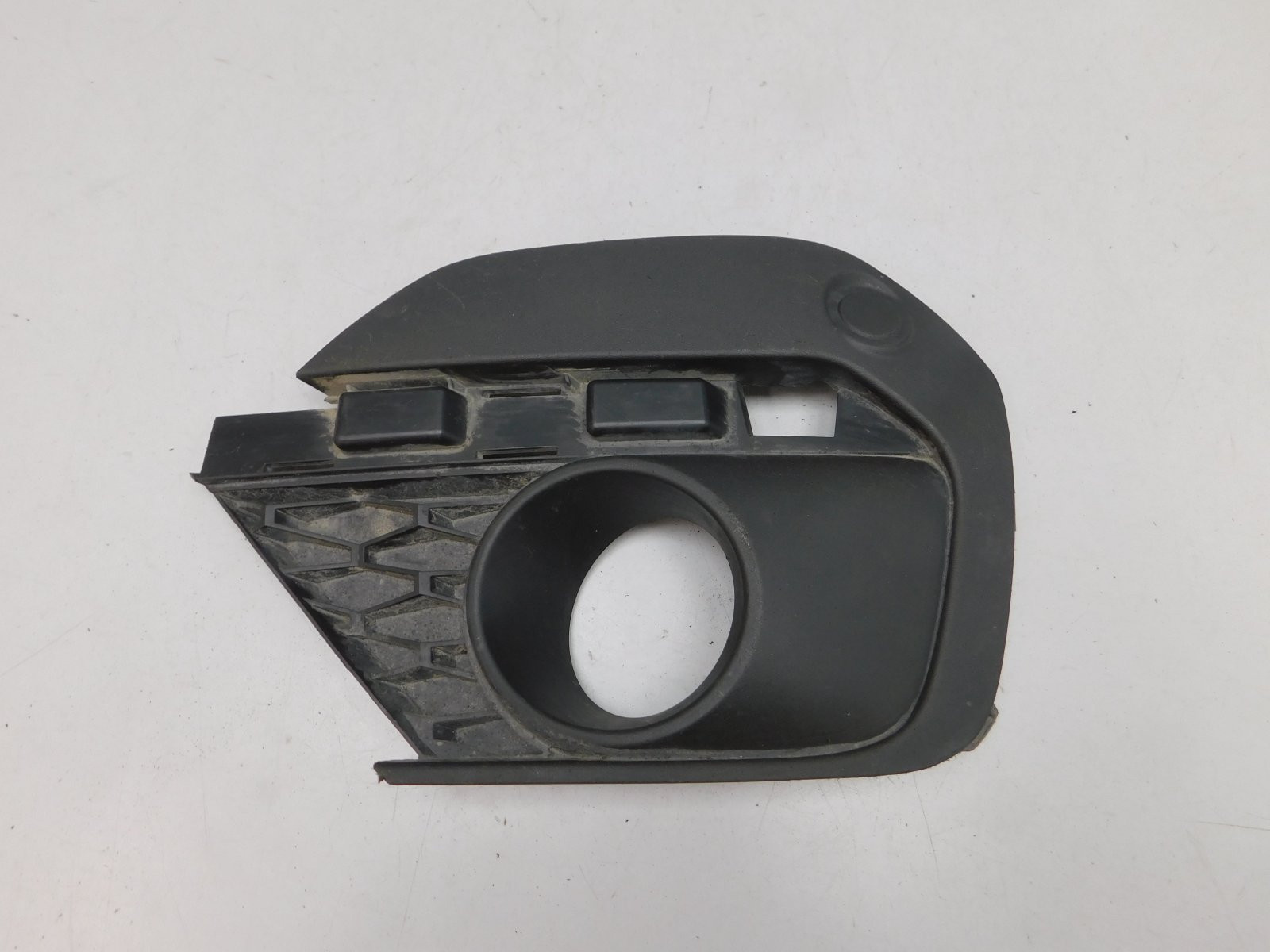 Решетка в бампер левая VAZ Lada Largus 2011>