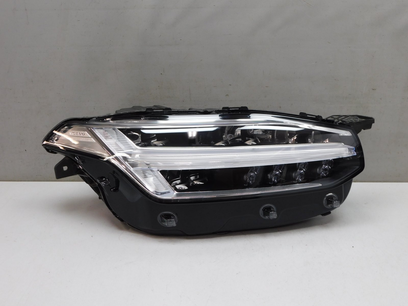 Фара правая Volvo XC90 2015>