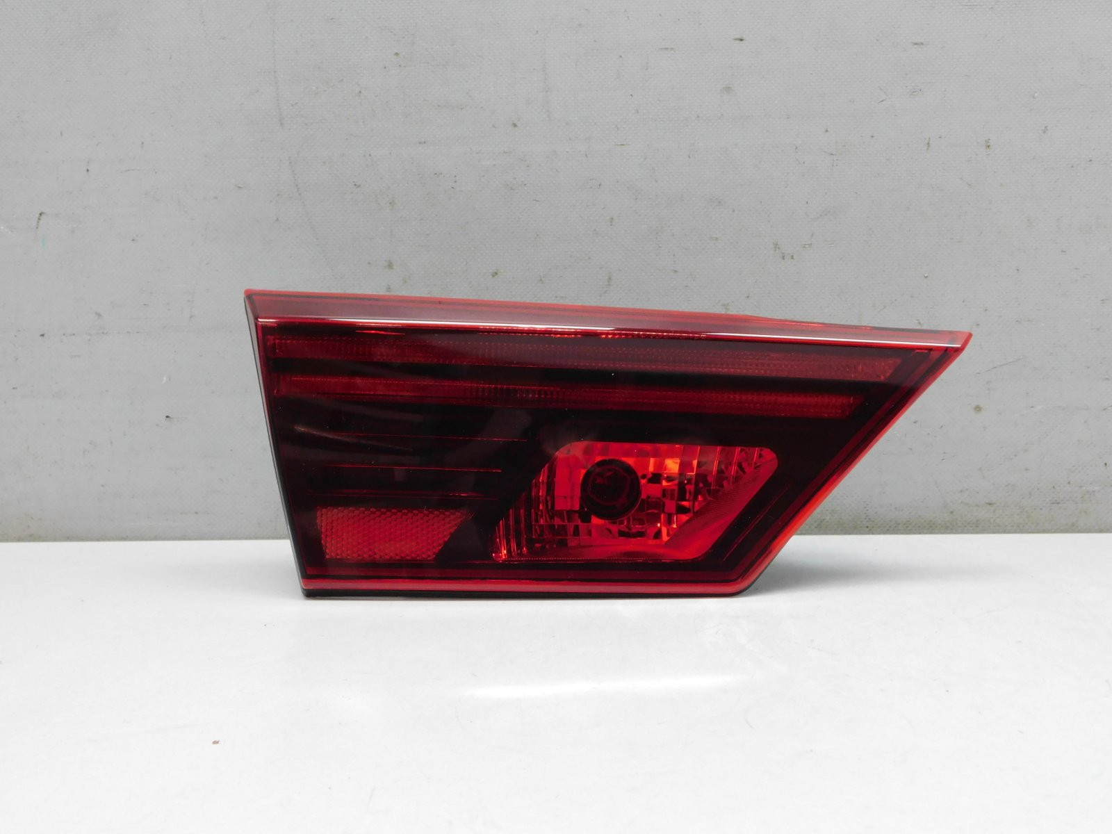 Фонарь задний внутренний левый Kia Cerato 2018>