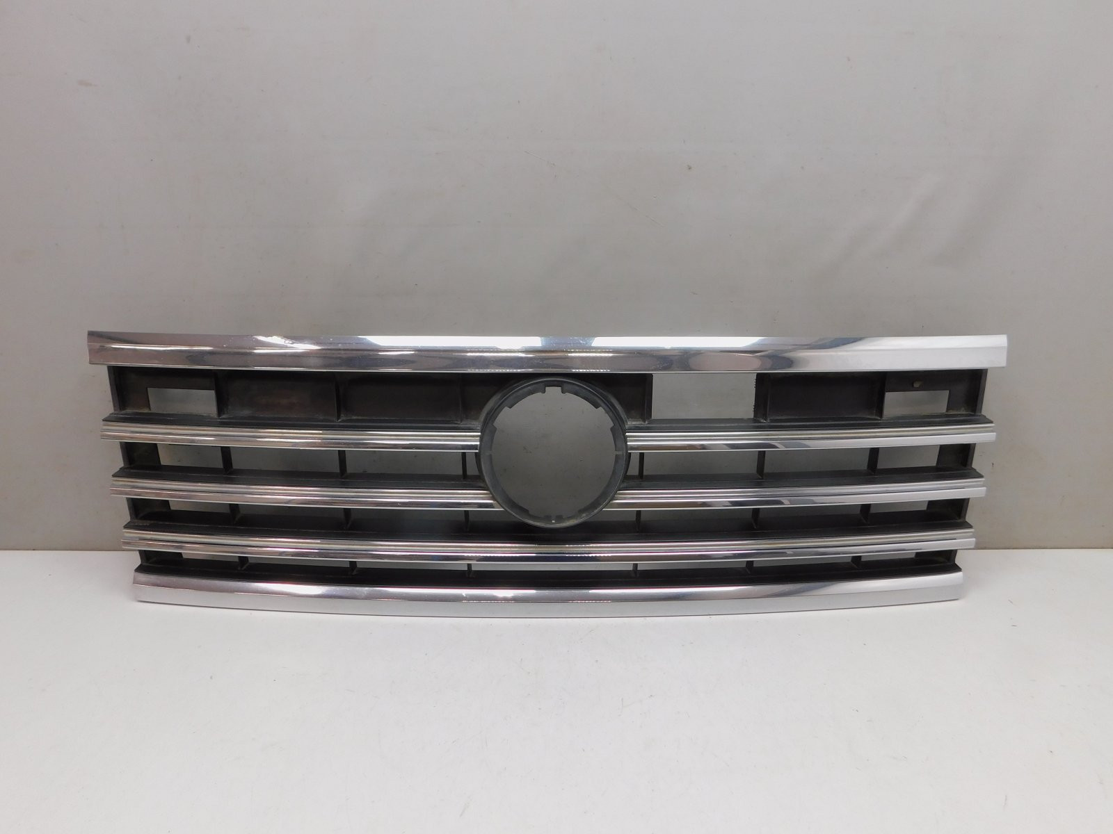 Решетка радиатора Volkswagen Touareg 2018>