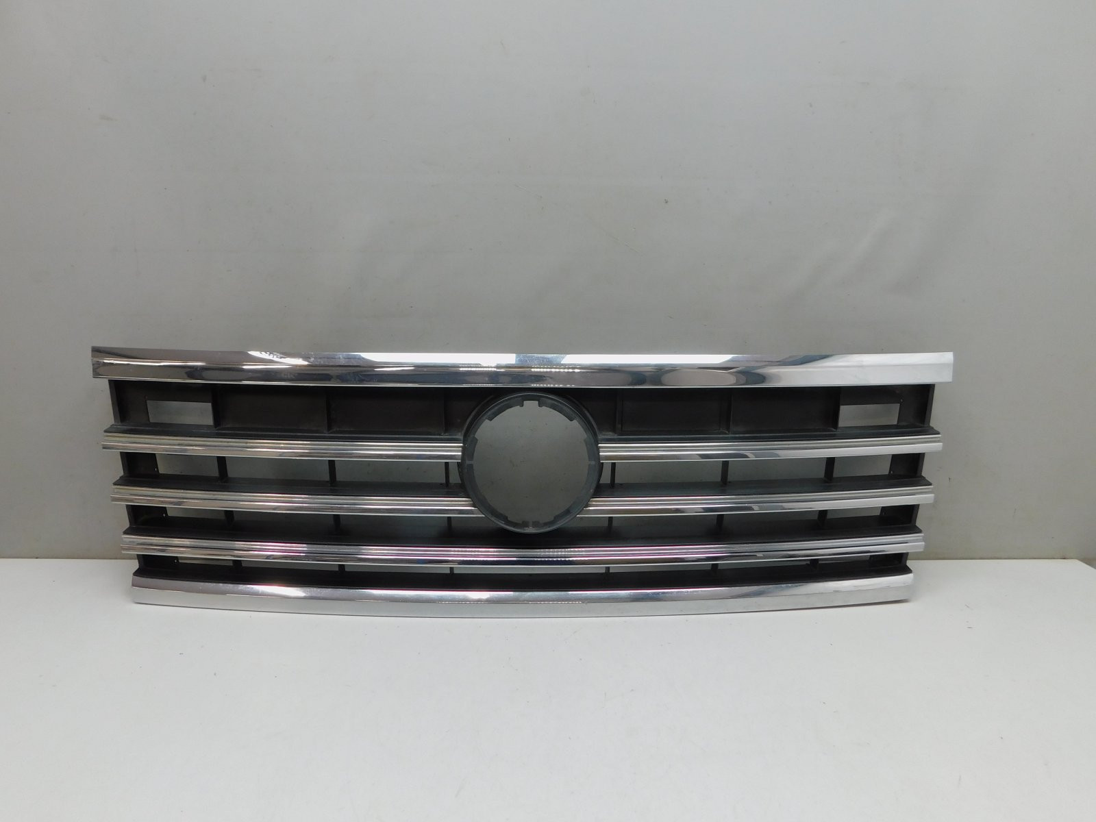 Решетка радиатора Volkswagen Touareg 2018>