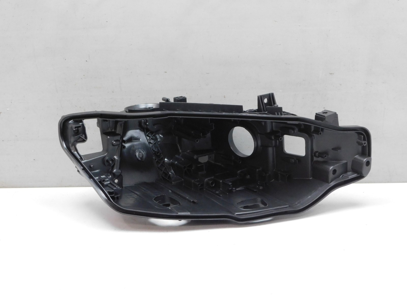 Корпус фары правой BMW 3-серия F30 2011>