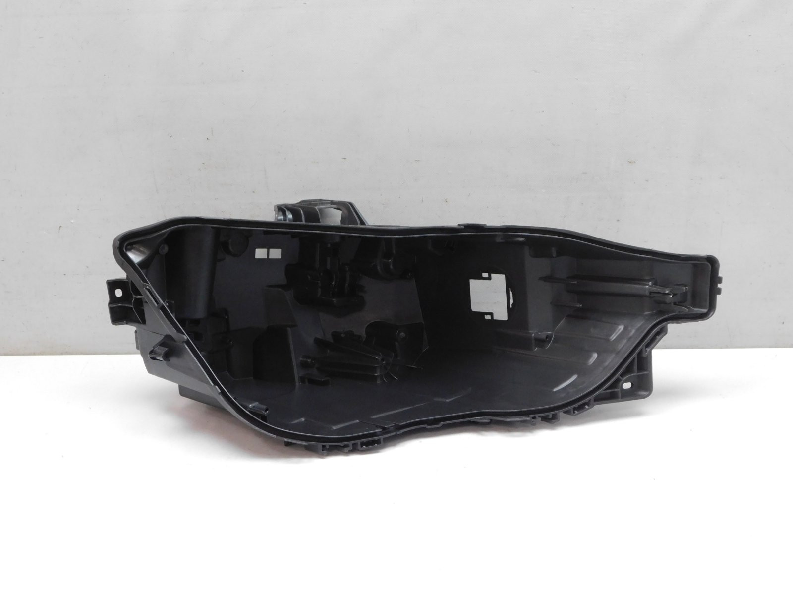 Корпус фары правой Volvo XC60 2017>