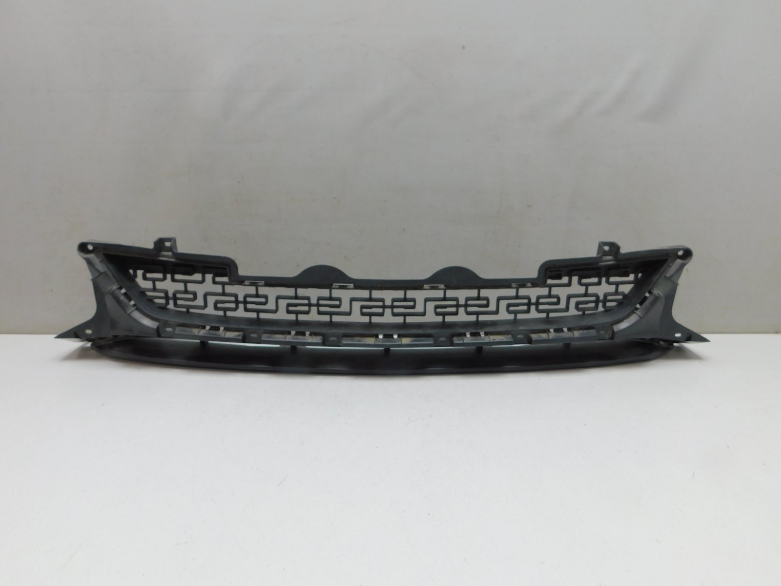 Решетка в бампер центральная Geely Emgrand