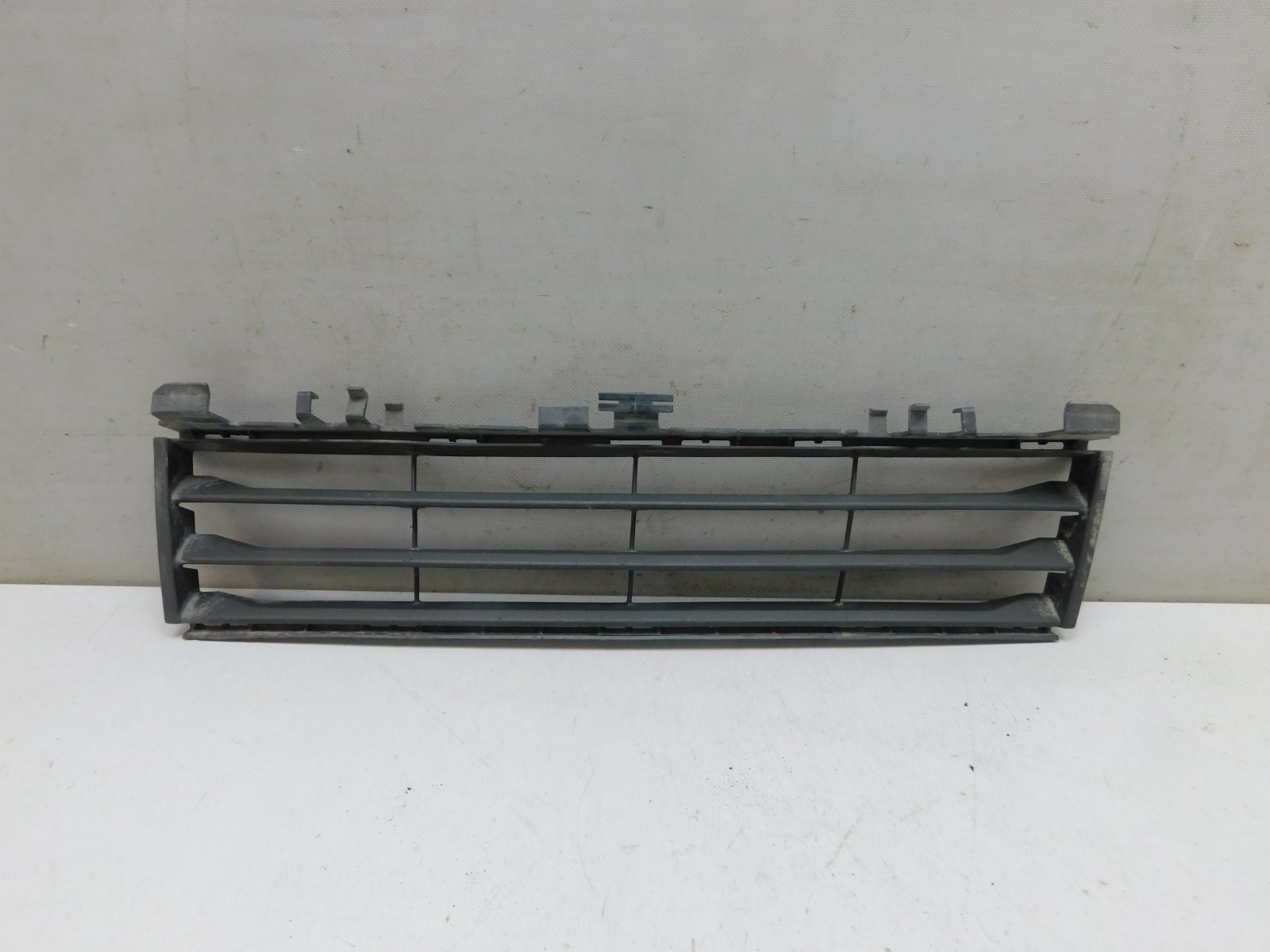 Решетка в бампер центральная BMW 5-серия G30 2016>