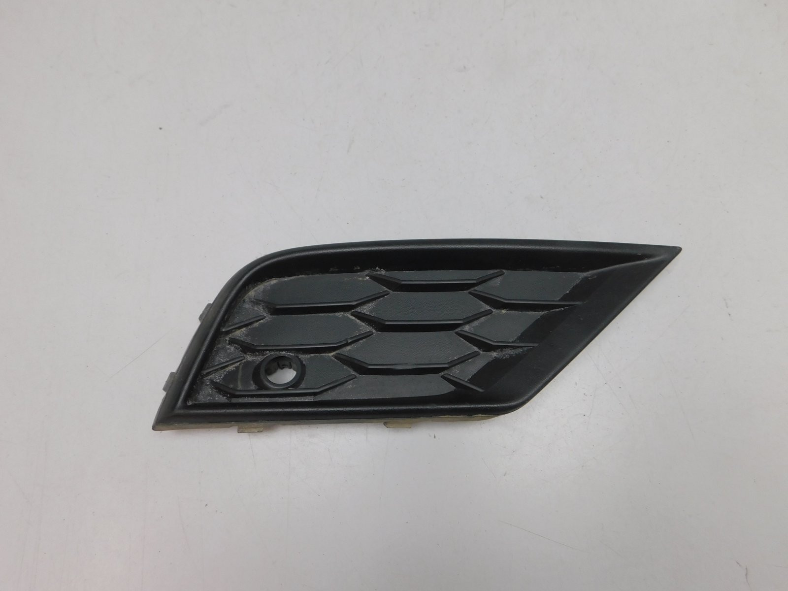 Решетка в бампер правая Volkswagen Tiguan 2017>