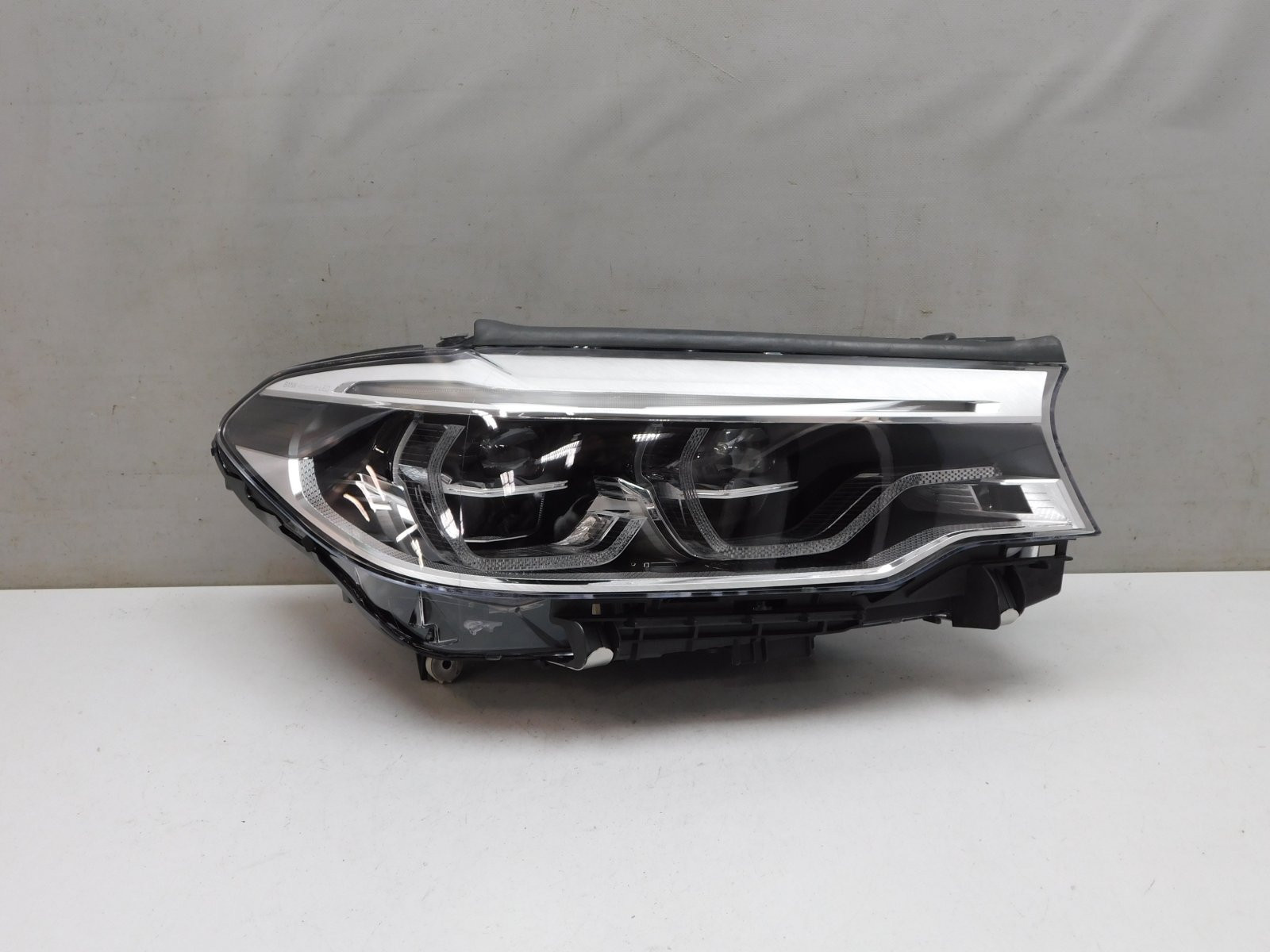 Фара правая BMW 5-серия G30 2016>