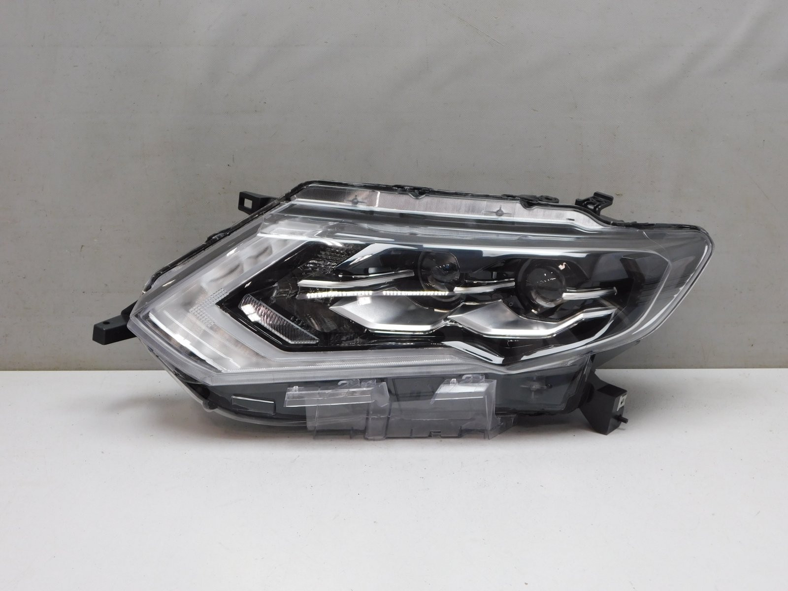 Фара левая Nissan X-Trail (T32) 2014>