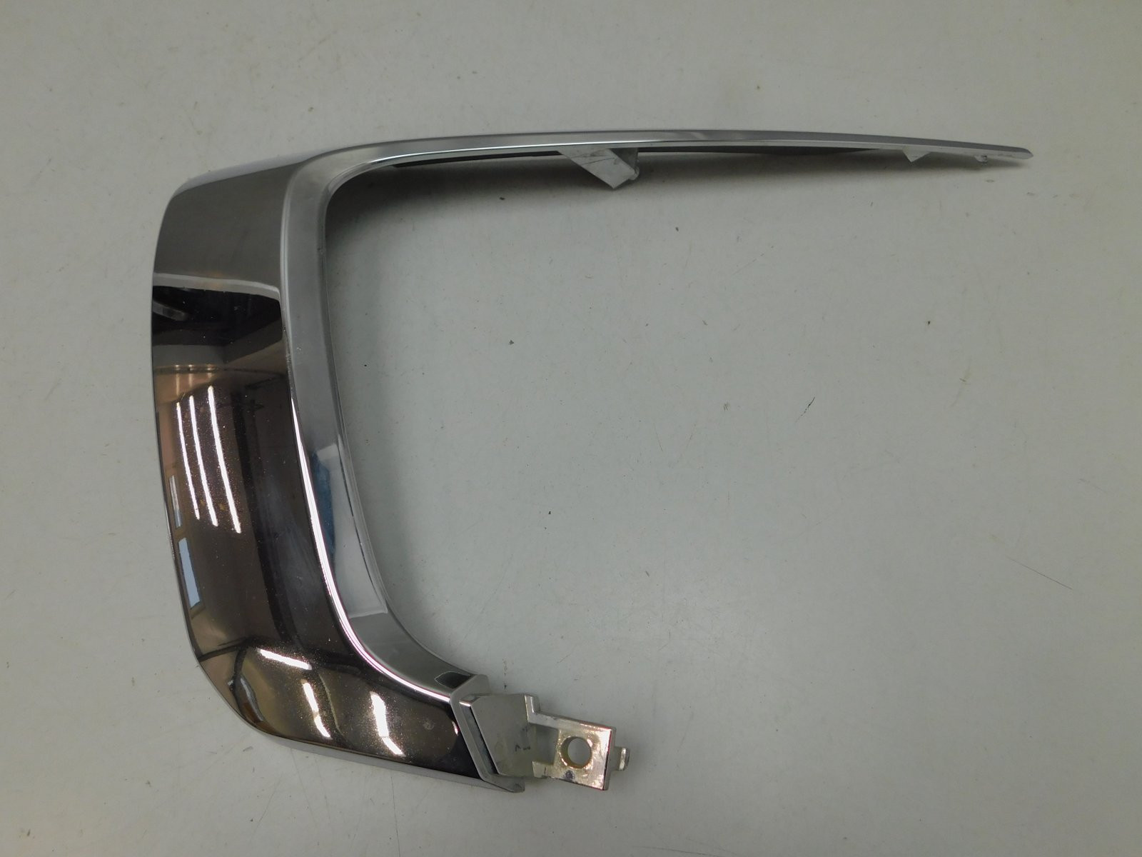 Молдинг переднего бампера Mitsubishi Pajero/Montero Sport (KS) 2015>