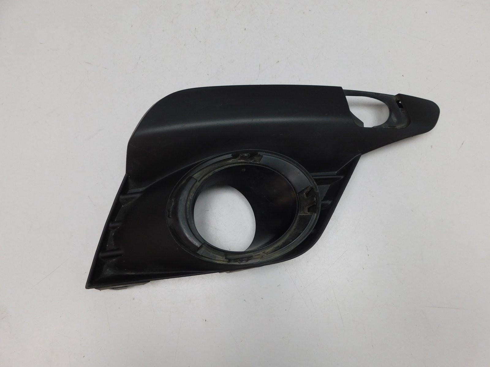 Решетка в бампер правая Renault Logan II 2014>