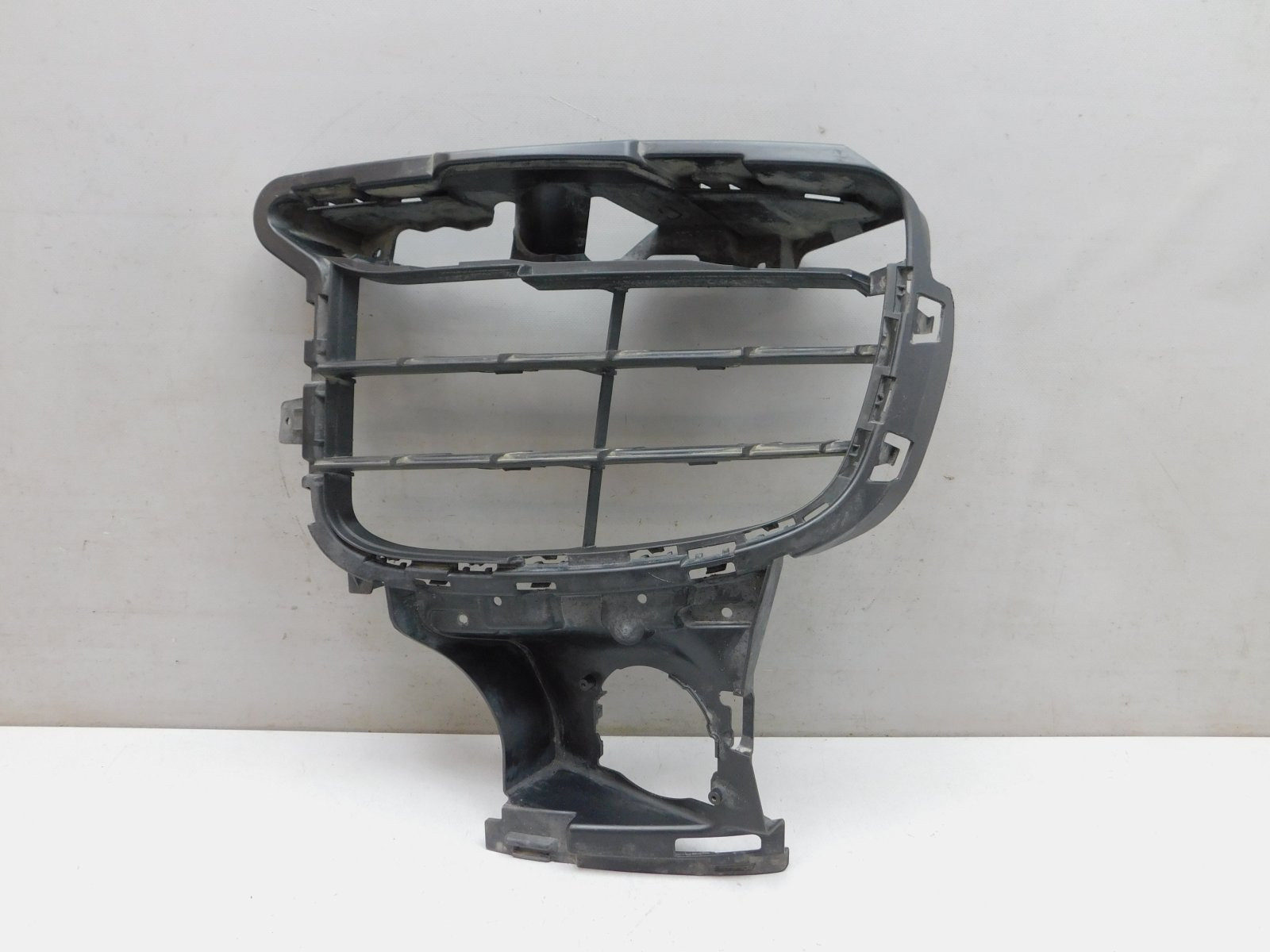 Решетка в бампер левая Porsche Cayenne 2010-2017