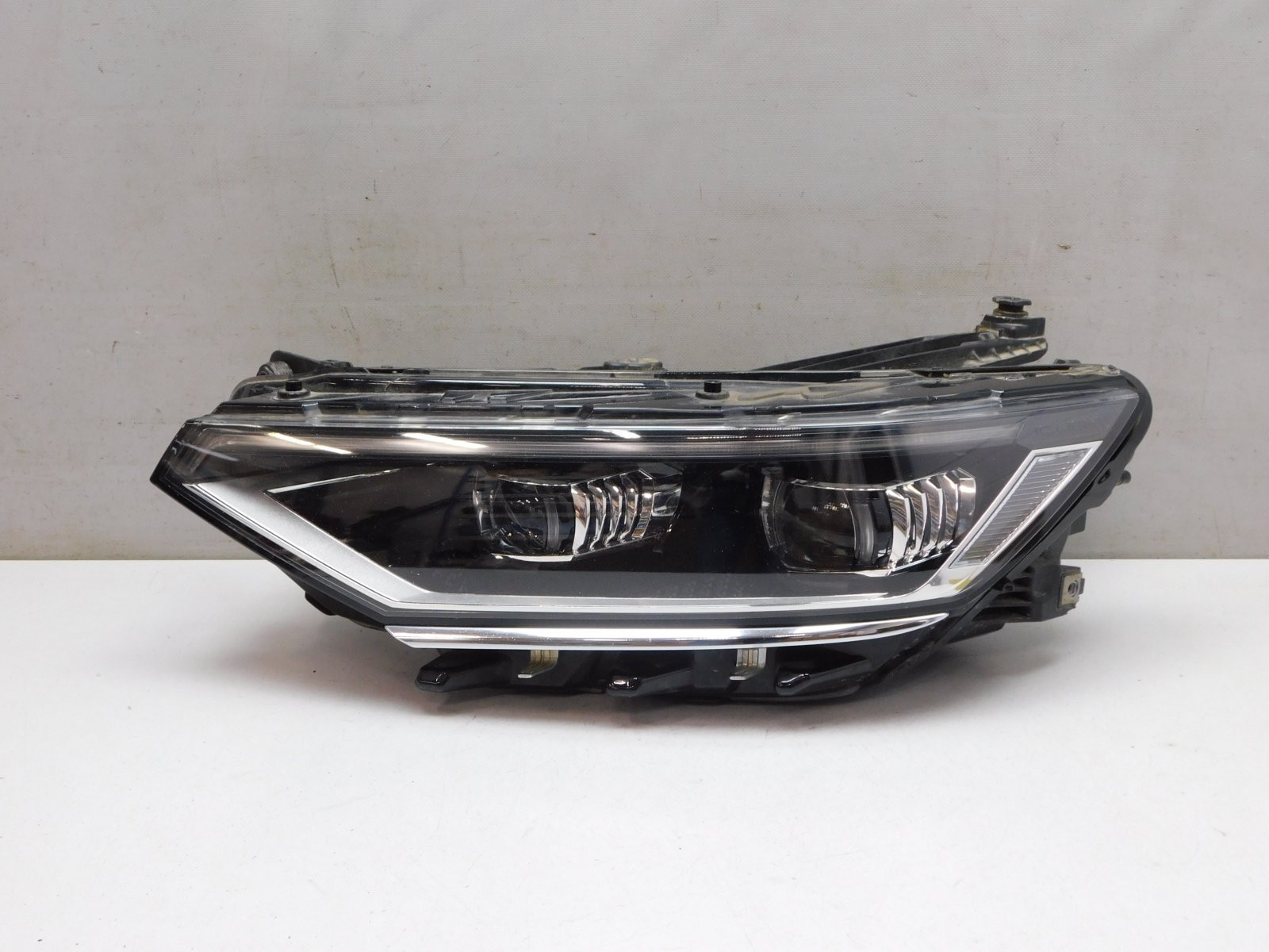 Фара левая Volkswagen Passat B8 2015>