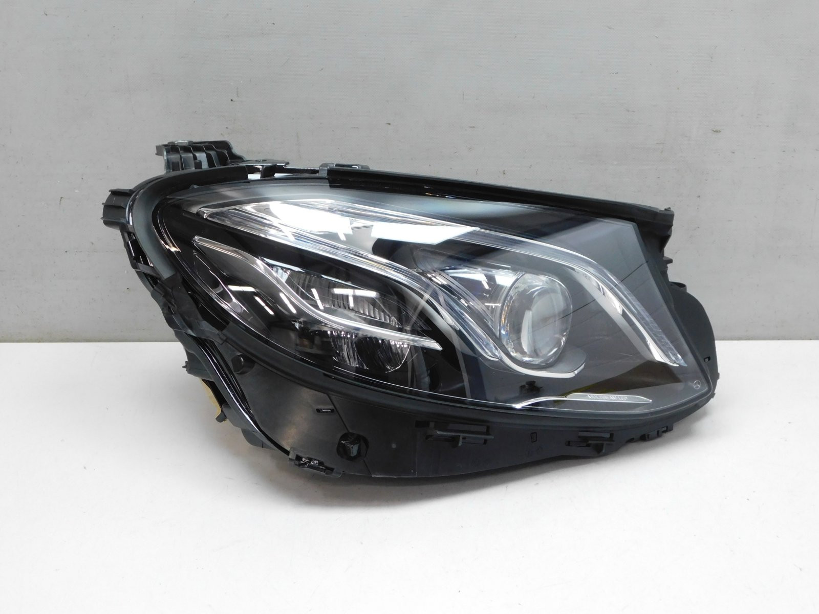 Фара правая Mercedes-Benz E-Klasse W213 2016>