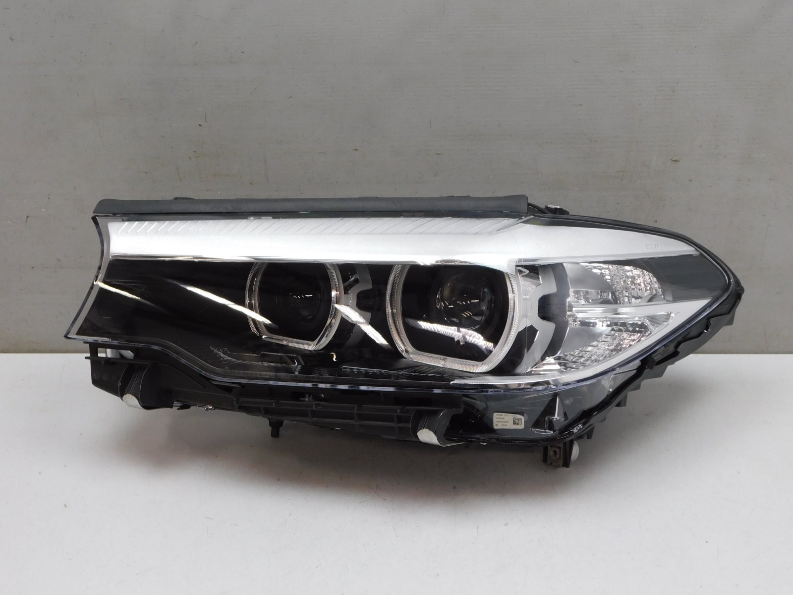 Фара левая BMW 5-серия G30 2016>