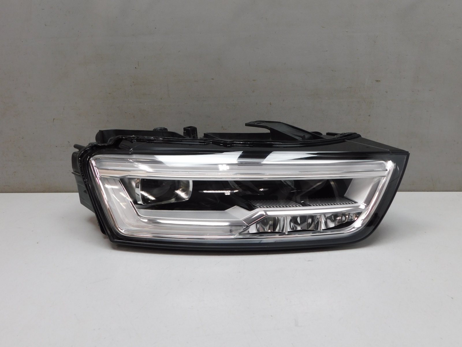 Фара правая Audi Q3 2012-2018