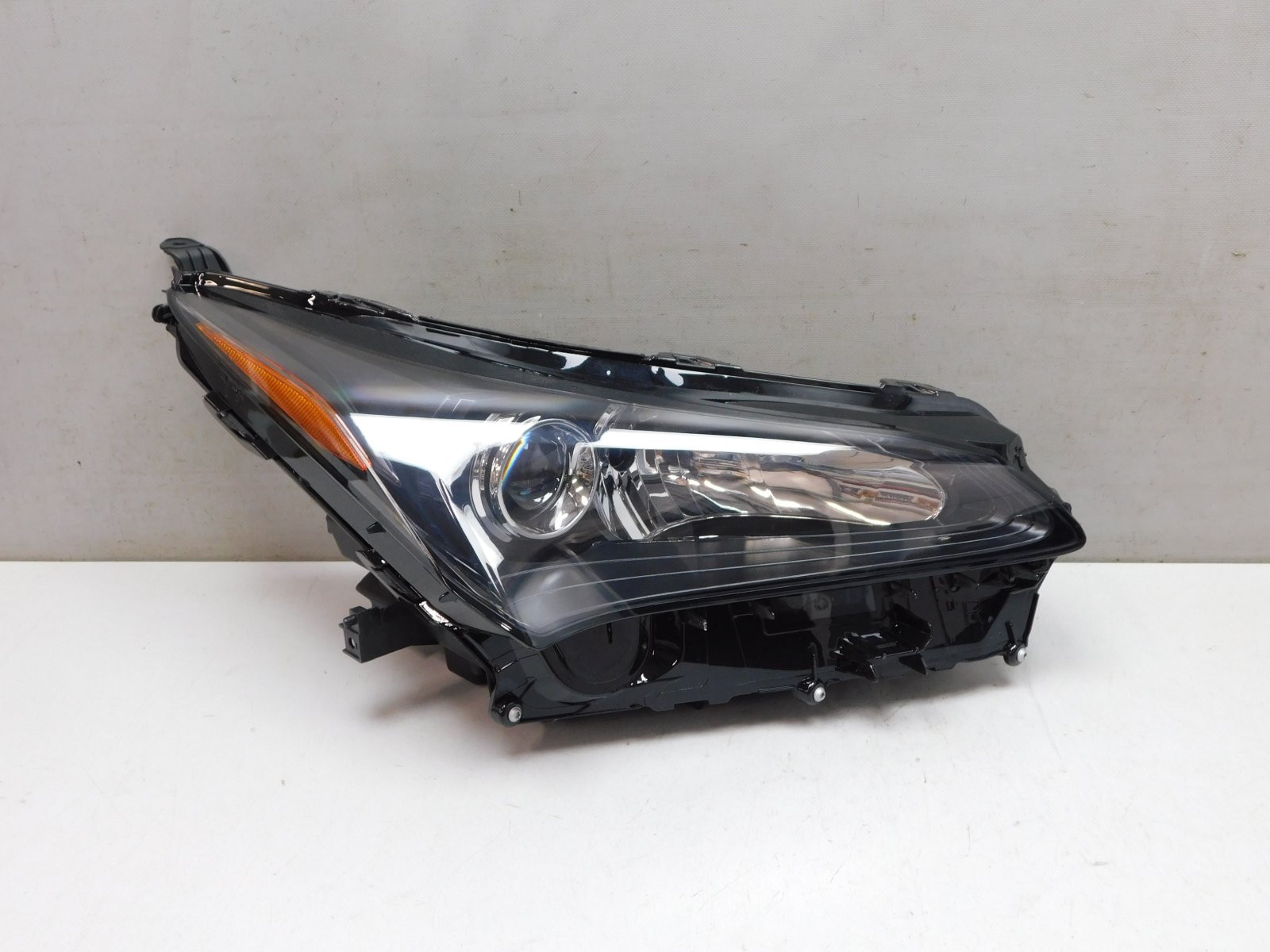 Фара правая Lexus NX 200 2014>