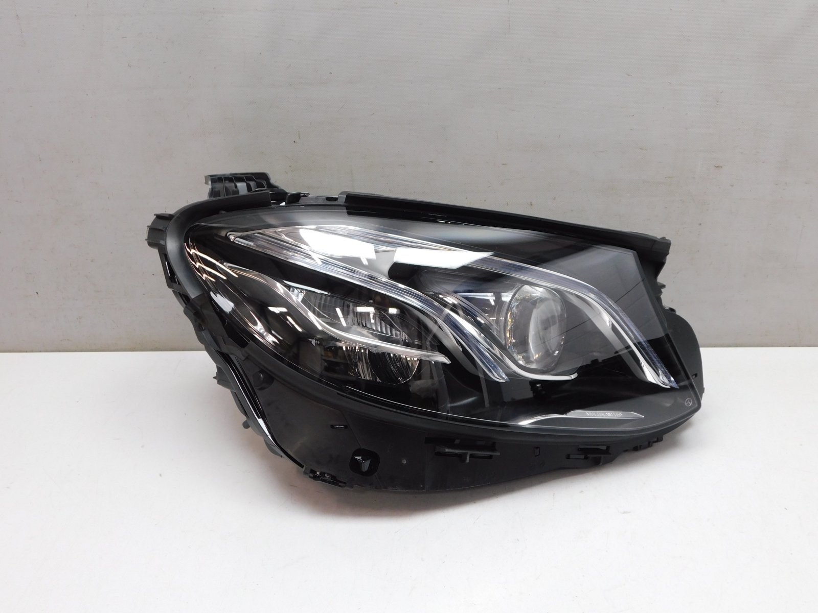 Фара правая Mercedes-Benz E-Klasse W213 2016>