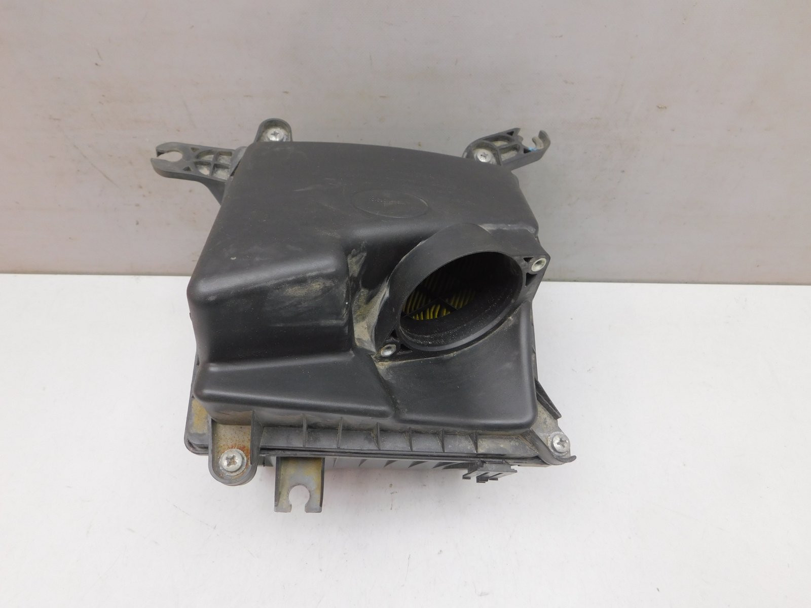 Корпус воздушного фильтра VAZ Lada Granta 2011>