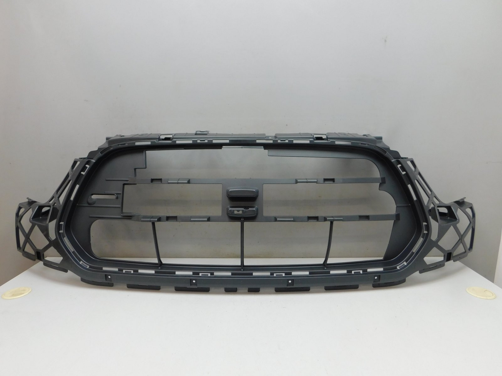 Кронштейн решетки радиатора Ford Transit 2014>