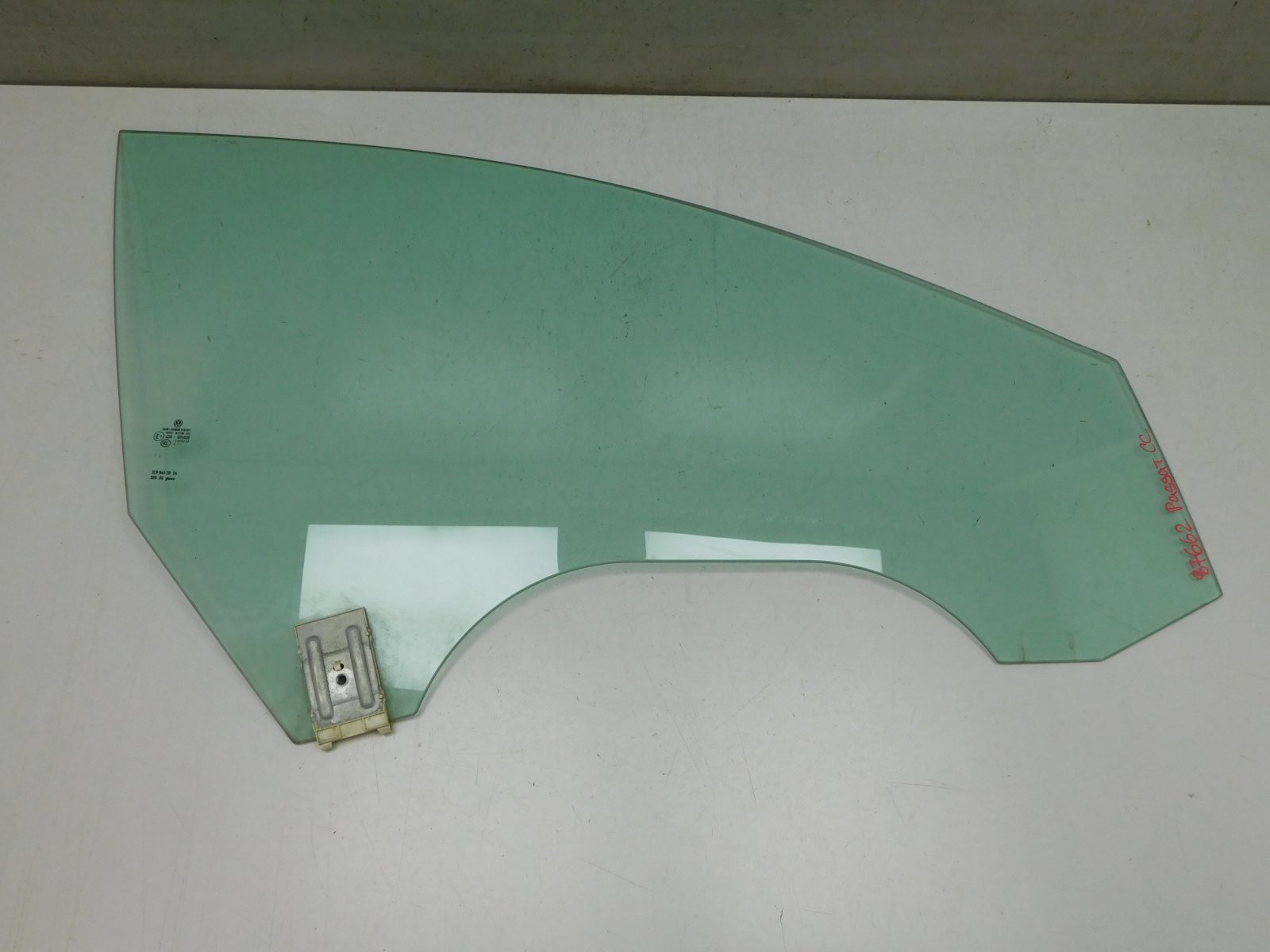 Стекло двери передней правой Volkswagen Passat CC 2008-2017